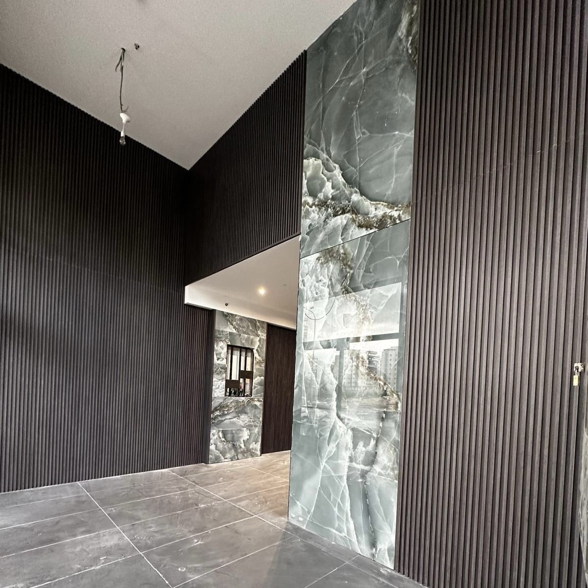 חיפוי קיר פסים פולימרי שחור טקסטורה WT027 15.9/290 SALE!! - בחיסול אחרונים