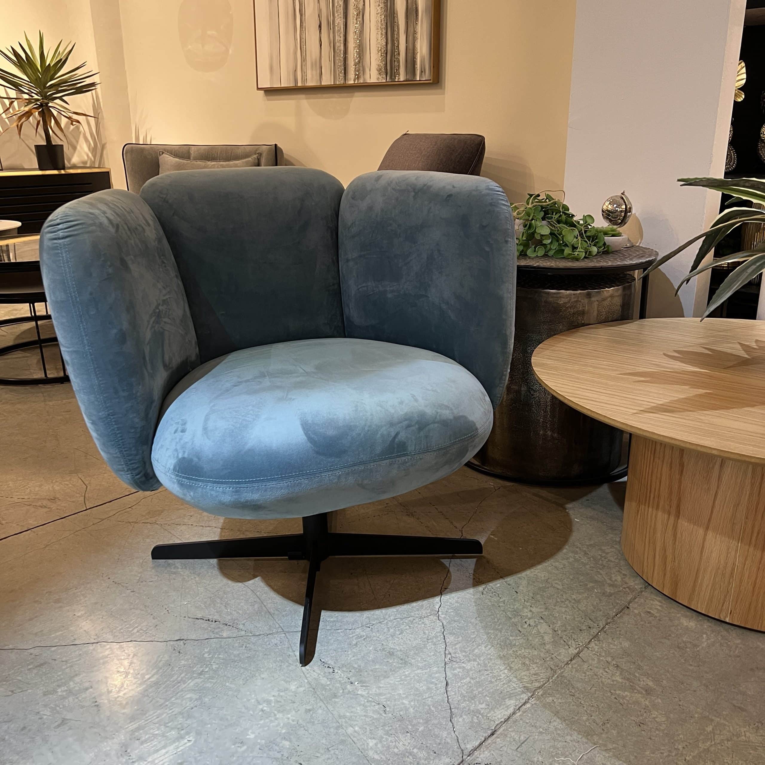 כורסא מסתובבת בבד קטיפה תכלת פרח דגם אמה