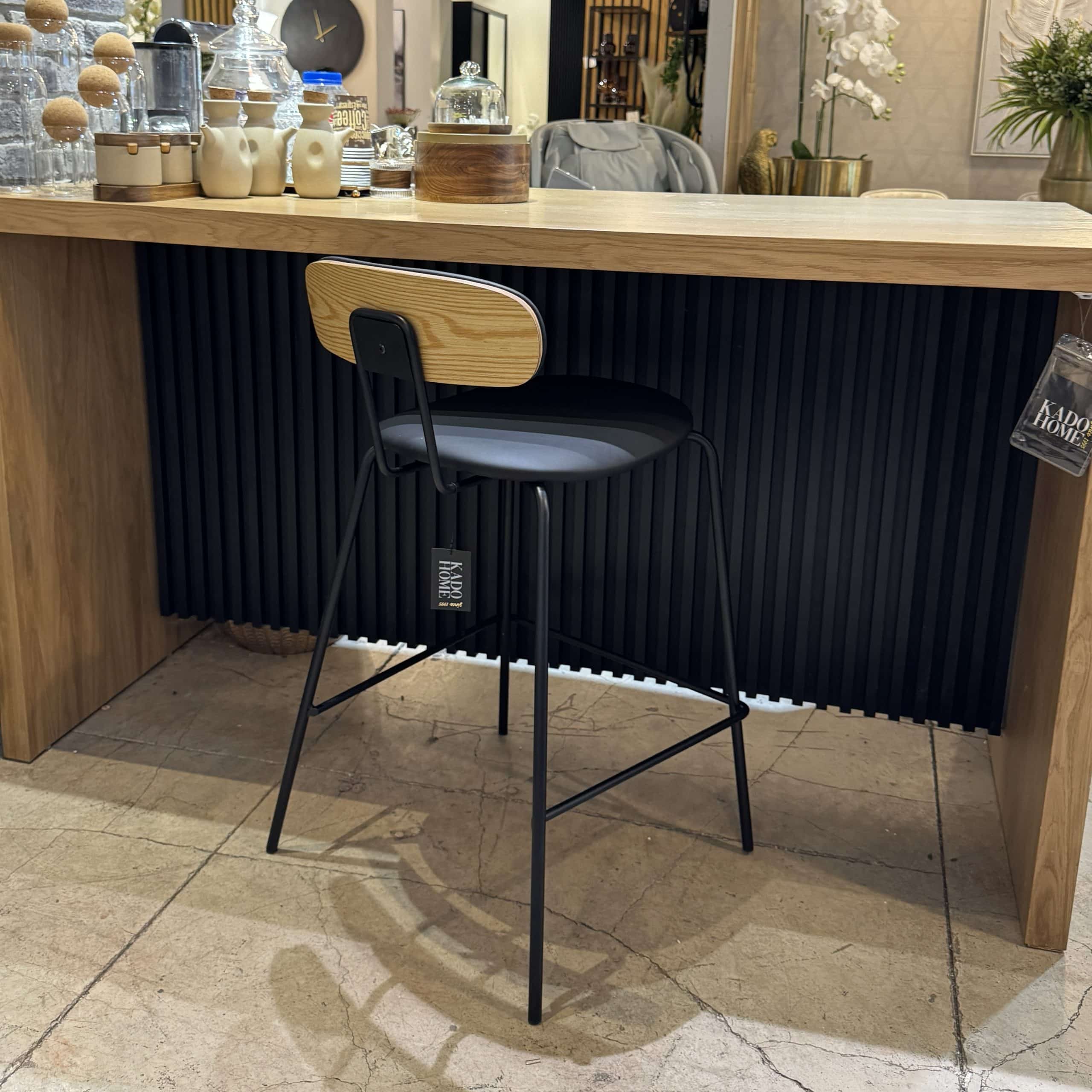 כיסא בר דמוי עור שחור גב עץ אלון דגם דיאן קימי- אחרונים בחיסול! כיסא בר דמוי עור שחור גב עץ אלון דגם דיאן קימי- אחרונים בחיסול!