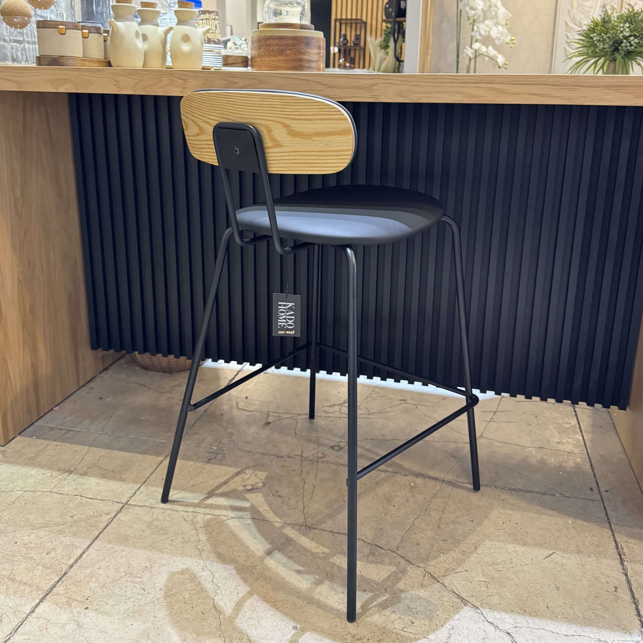 כיסא בר דמוי עור שחור גב עץ אלון דגם דיאן קימי- אחרונים בחיסול! כיסא בר דמוי עור שחור גב עץ אלון דגם דיאן קימי- אחרונים בחיסול!