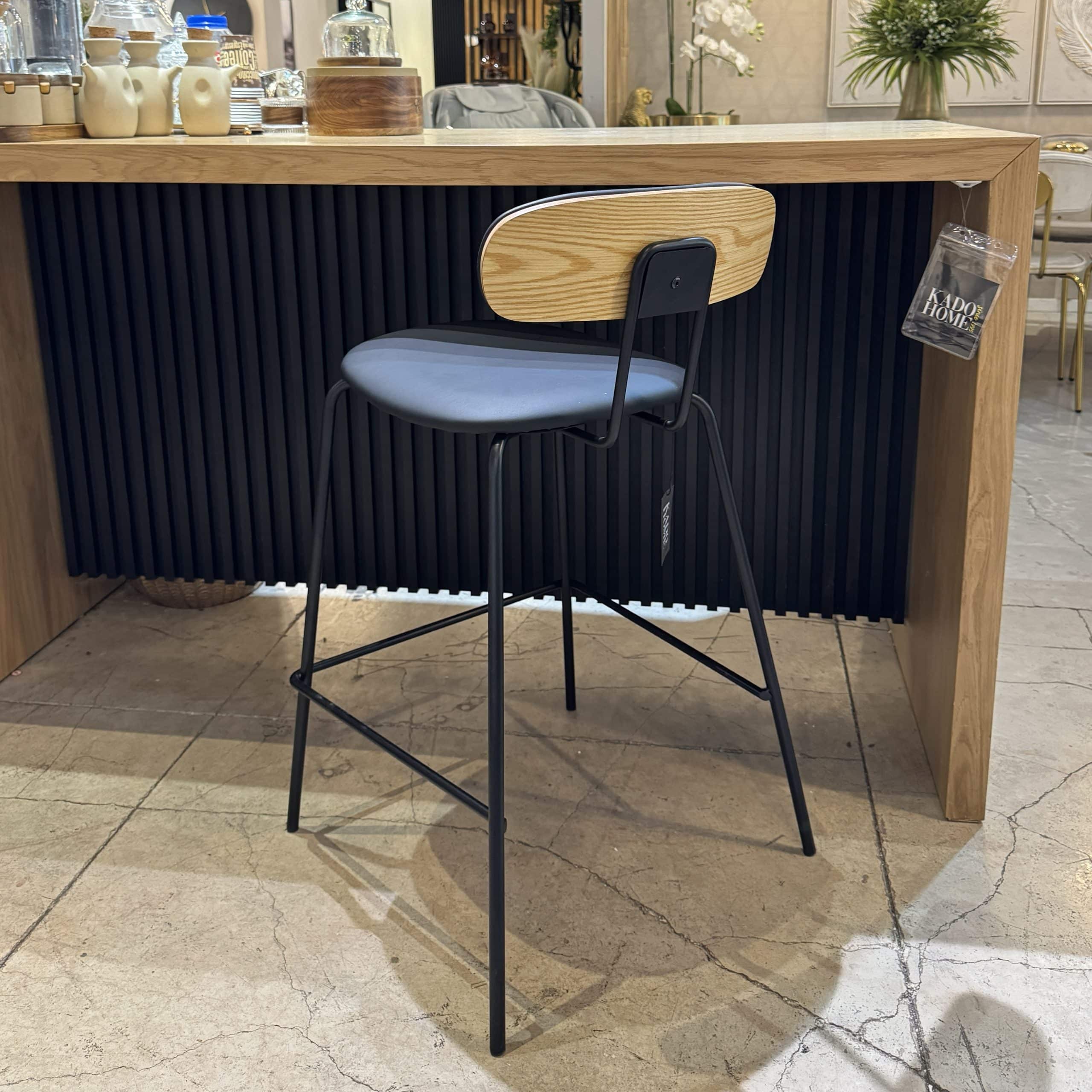 כיסא בר דמוי עור שחור גב עץ אלון דגם דיאן קימי- אחרונים בחיסול! כיסא בר דמוי עור שחור גב עץ אלון דגם דיאן קימי- אחרונים בחיסול!