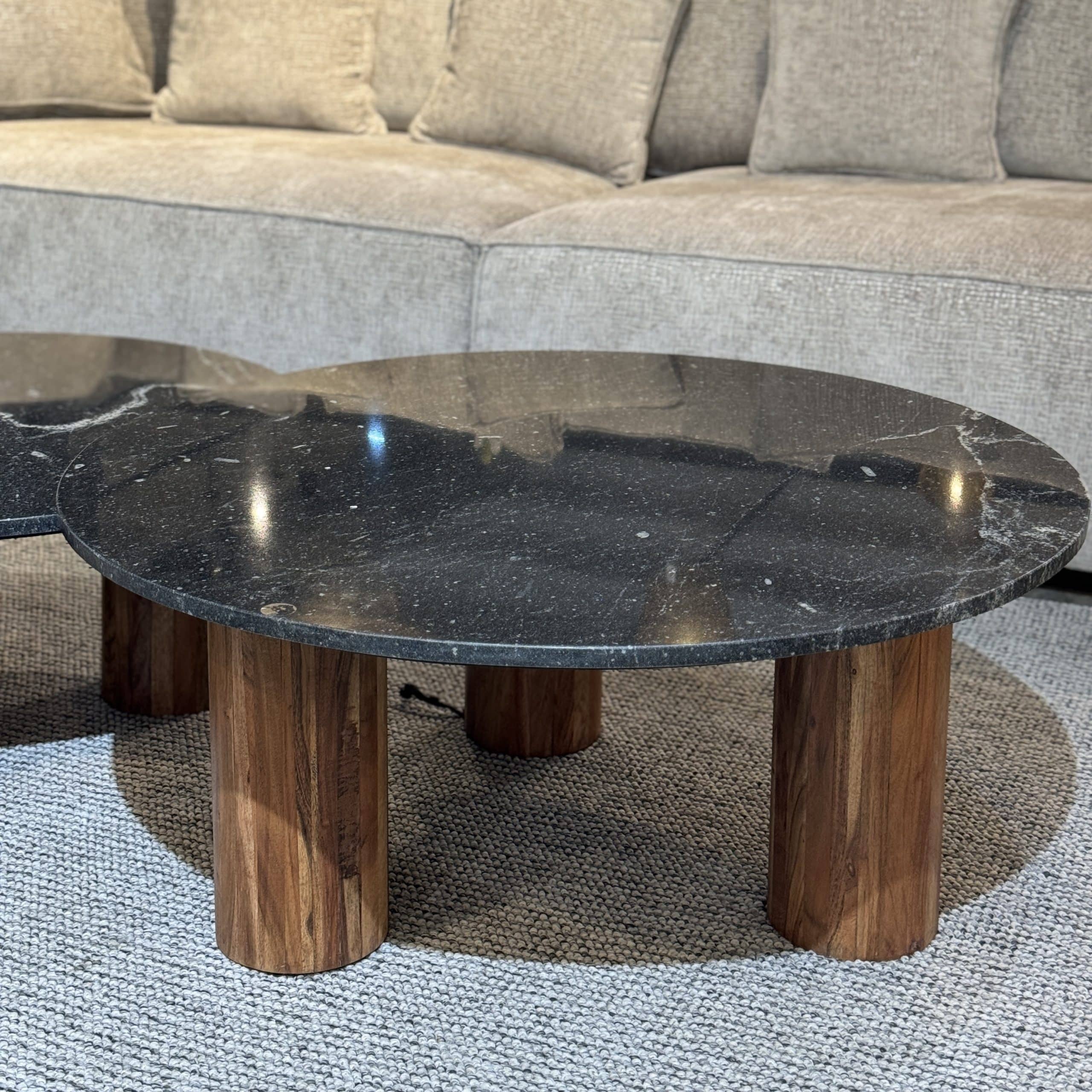 שולחן סלון שיש שחור רגלי עץ כהה דומיניק דגם ראבי