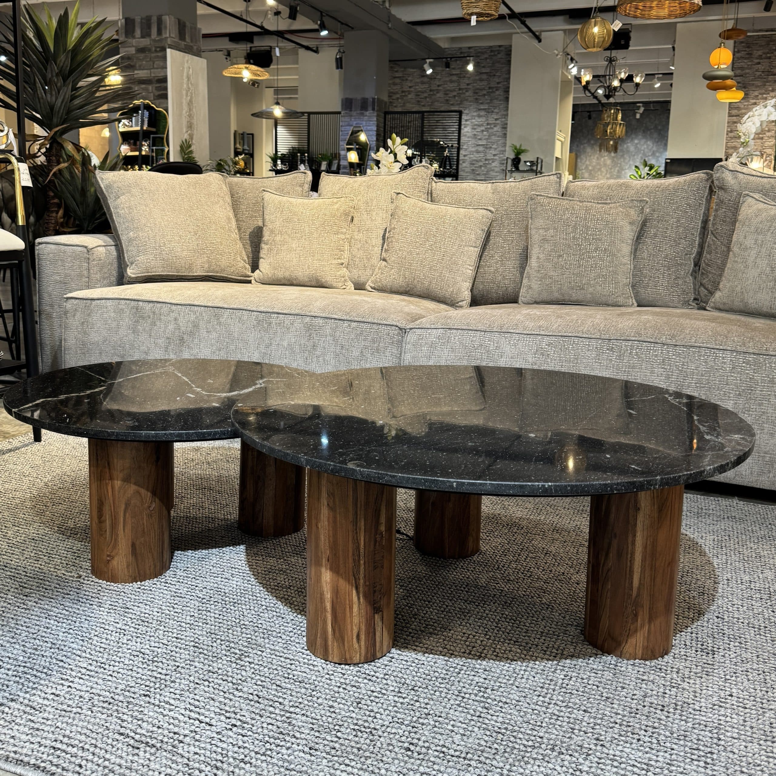 שולחן סלון שיש שחור רגלי עץ כהה דומיניק דגם ראבי