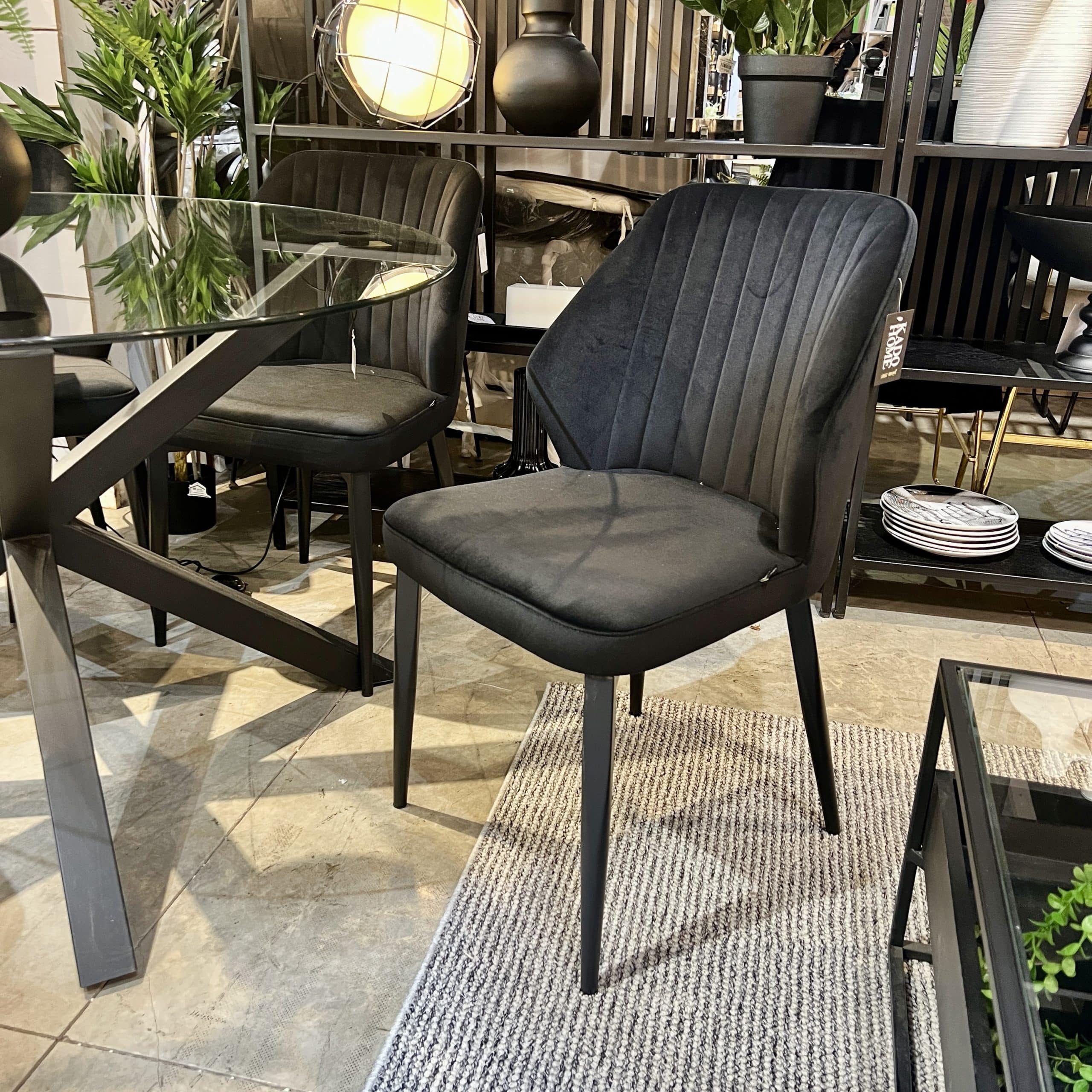 כיסא קטיפה שחור דגם 7031 | חיסול מלאי כיסא קטיפה שחור דגם 7031 | חיסול מלאי