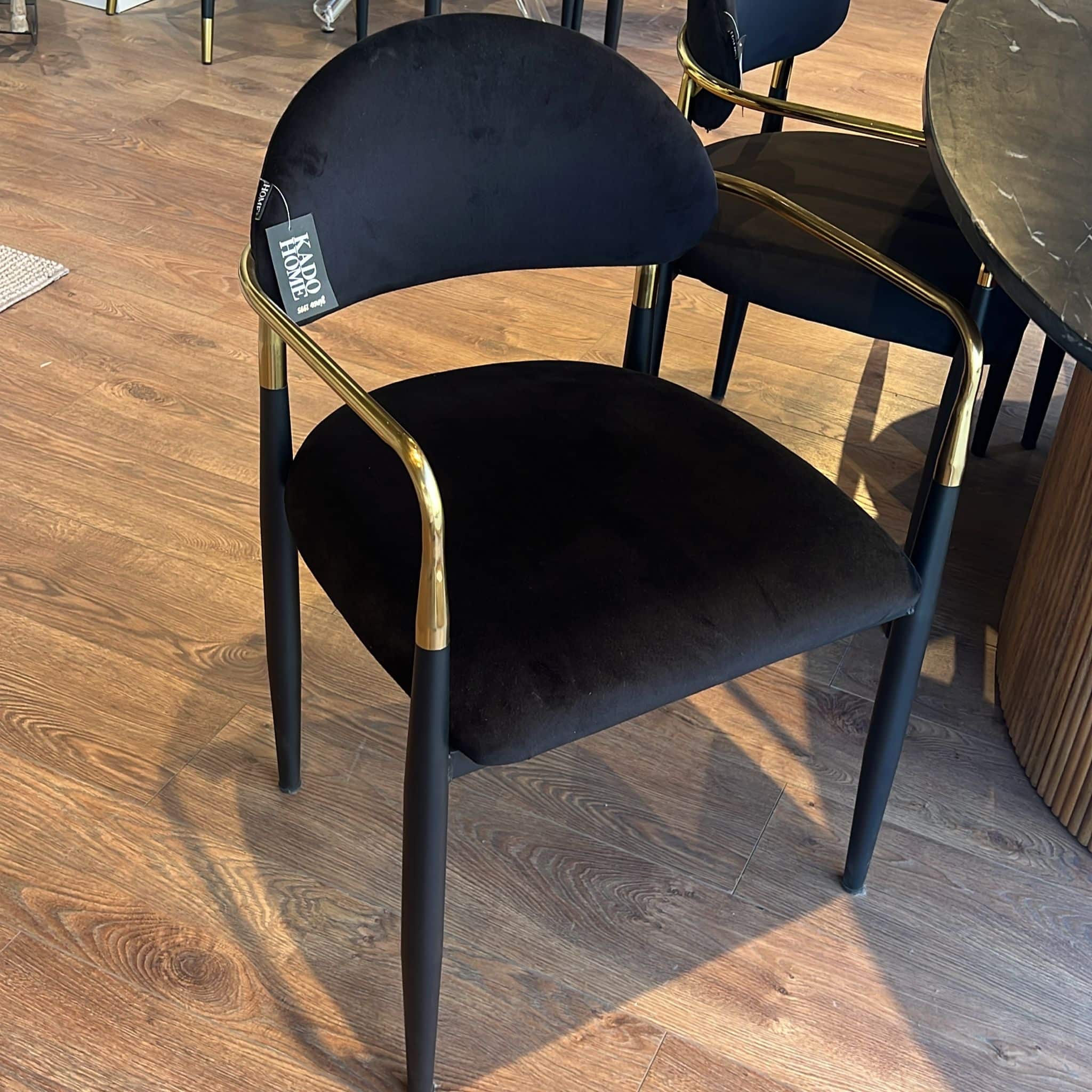 כסא פינת אוכל ידיות זהב רגליים שחור קטיפה שחור דגם מודרן קימי כסא פינת אוכל ידיות זהב רגליים שחור קטיפה שחור דגם מודרן קימי