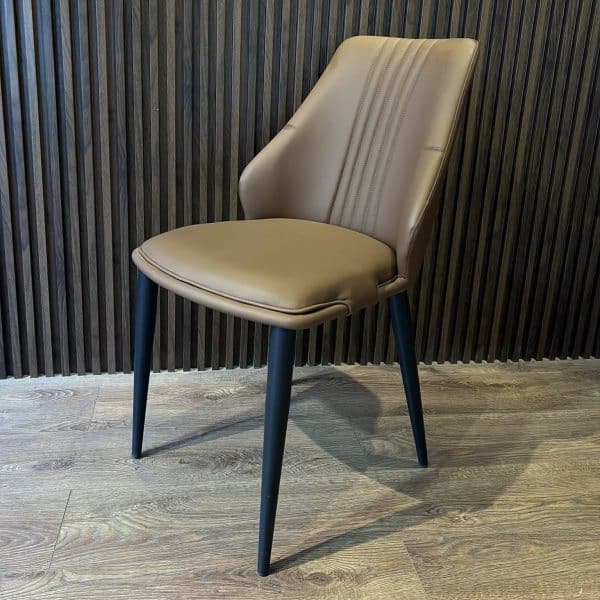 כיסא פינת אוכל דמוי עור פסים בגב דגם 067