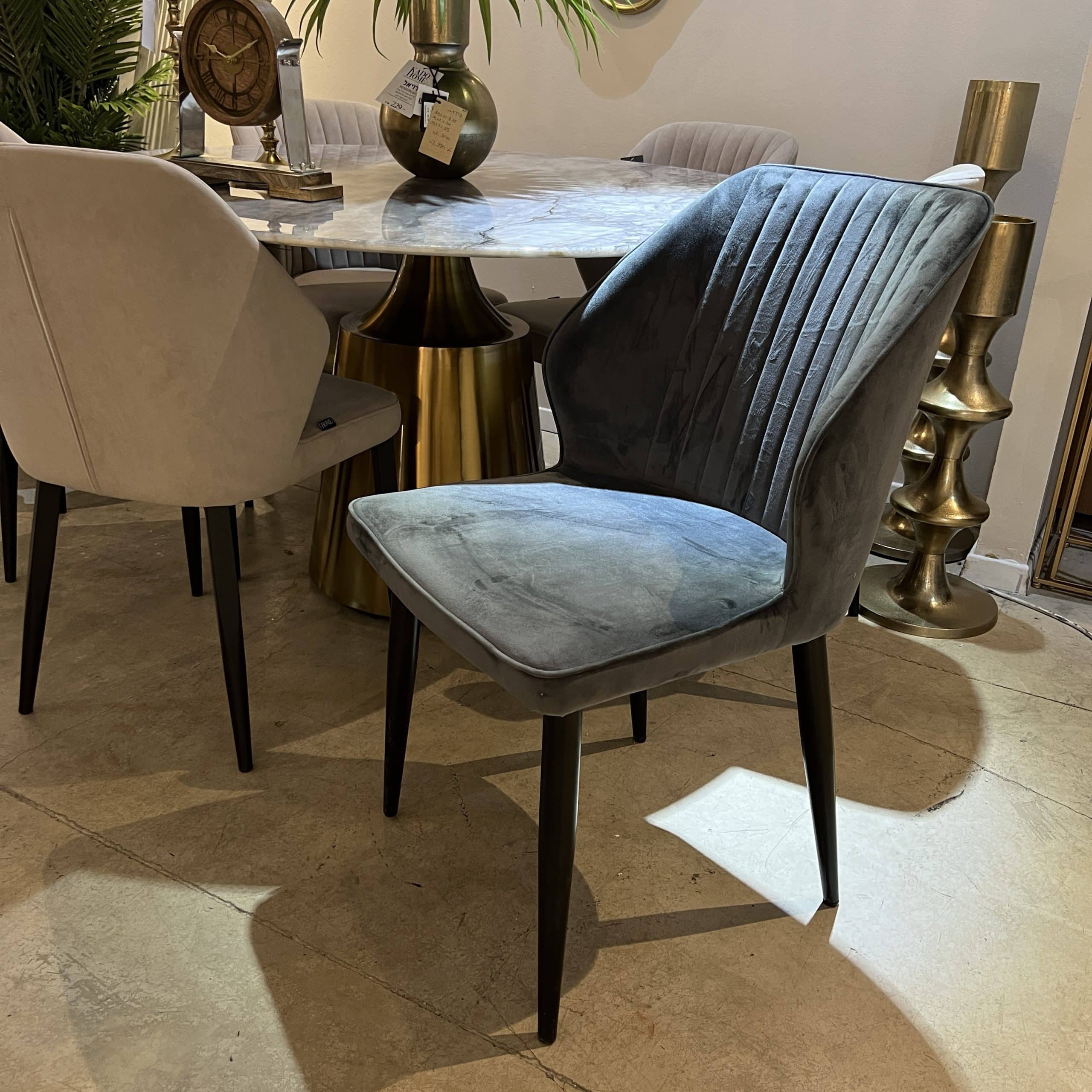 כיסא קטיפה שחור דגם 7031 | חיסול מלאי