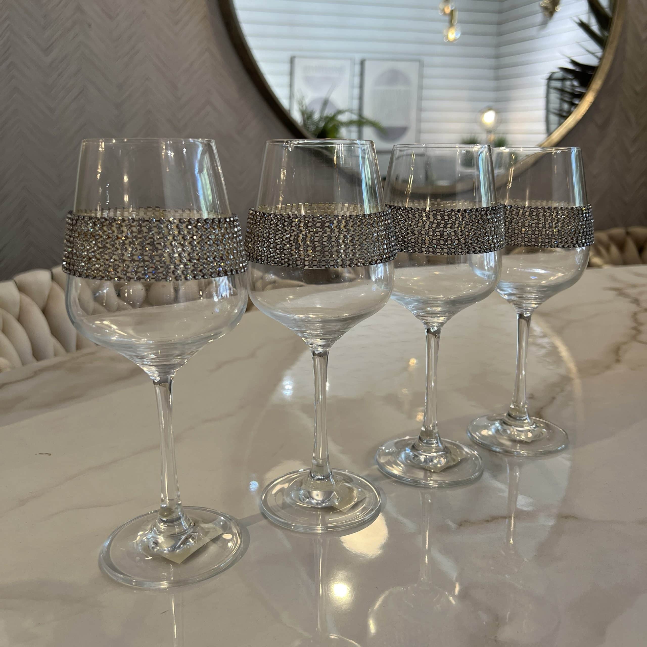 כוס גביע יין מפואר בשילוב אבנים כוס גביע יין מפואר בשילוב אבנים