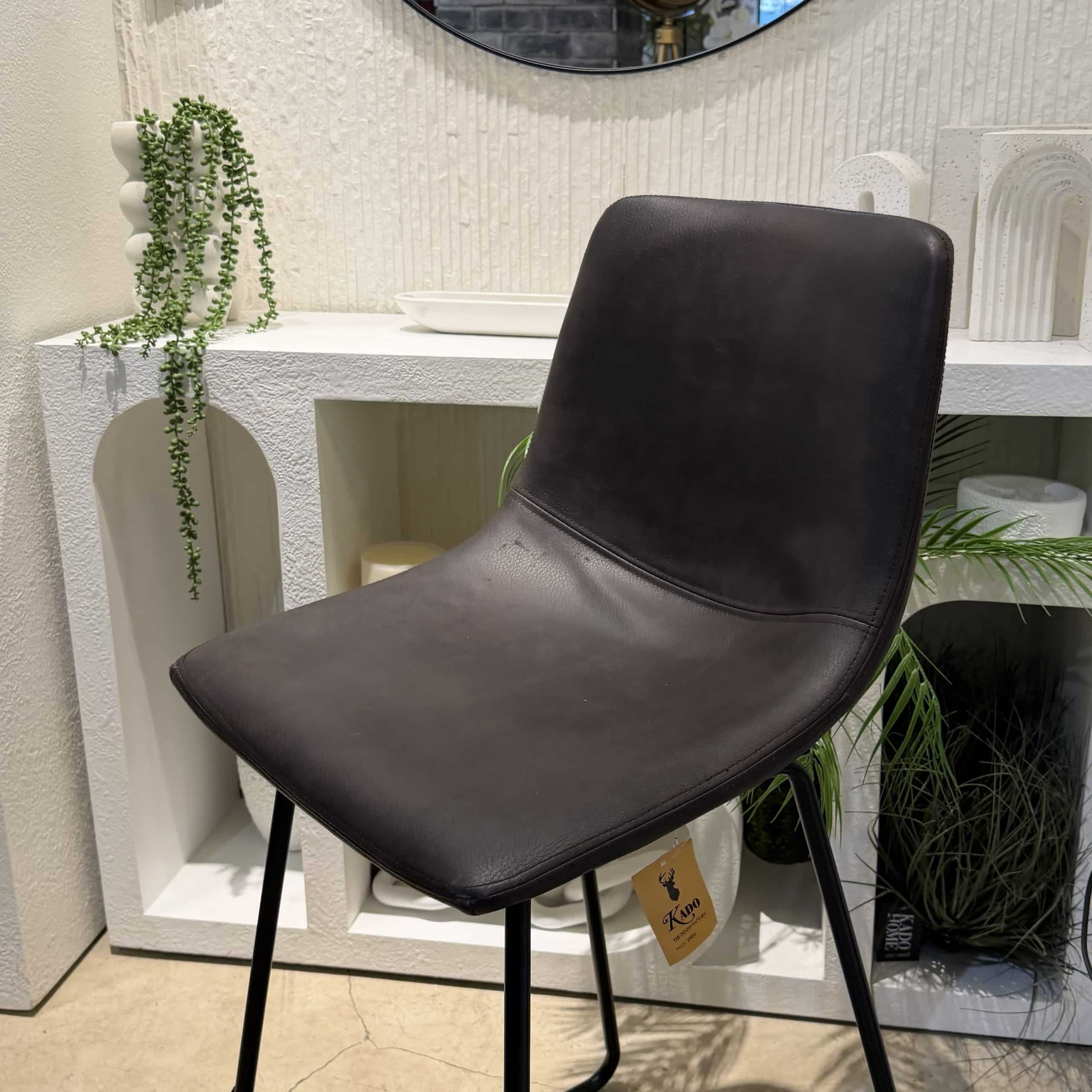 כיסא בר דגם אריזונה חלק דמוי עור חום - חיסול אחרון מתצוגה!