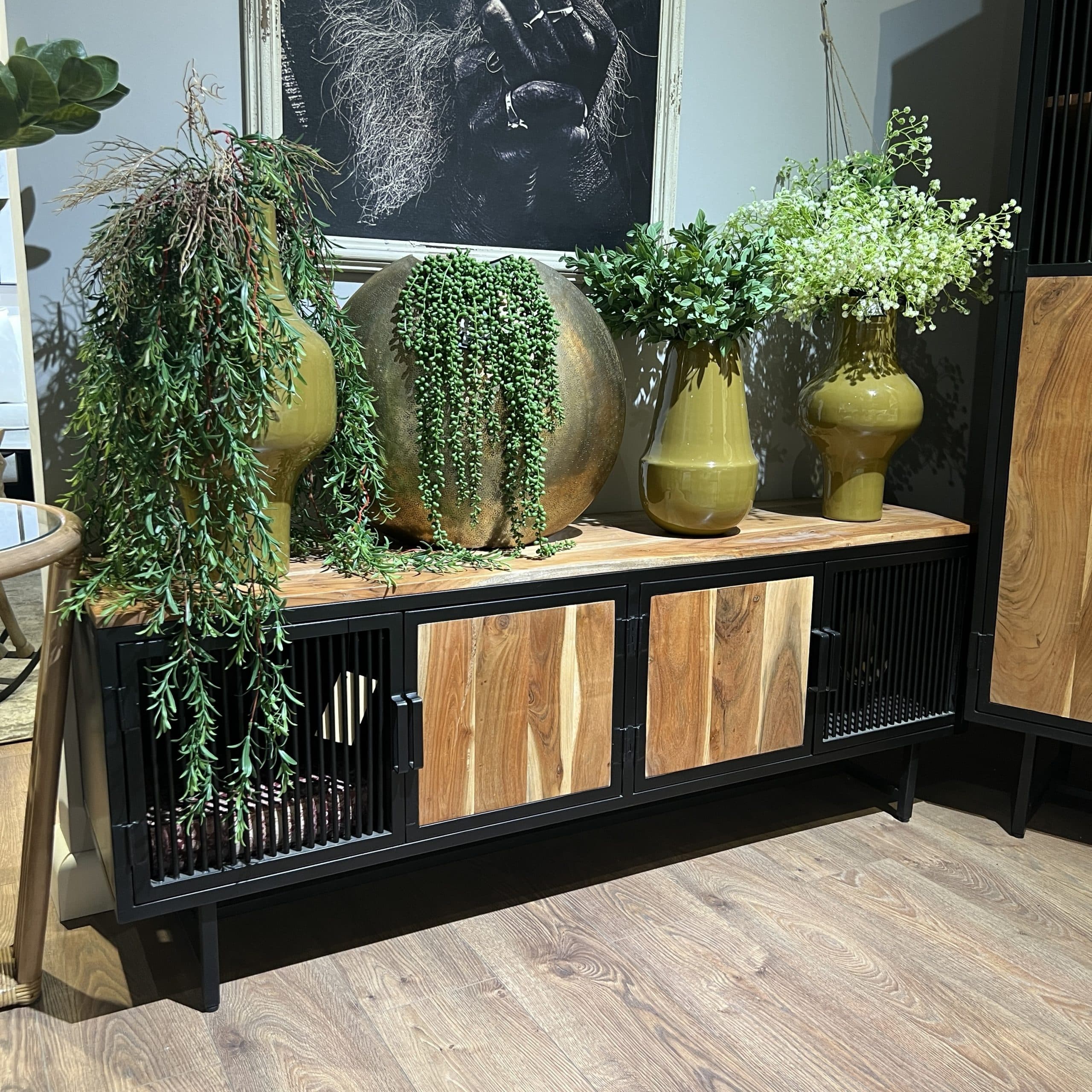 מזנון עץ שיטה דלתות פסים ברזל שחור דגם "לילה" - חיסול!!