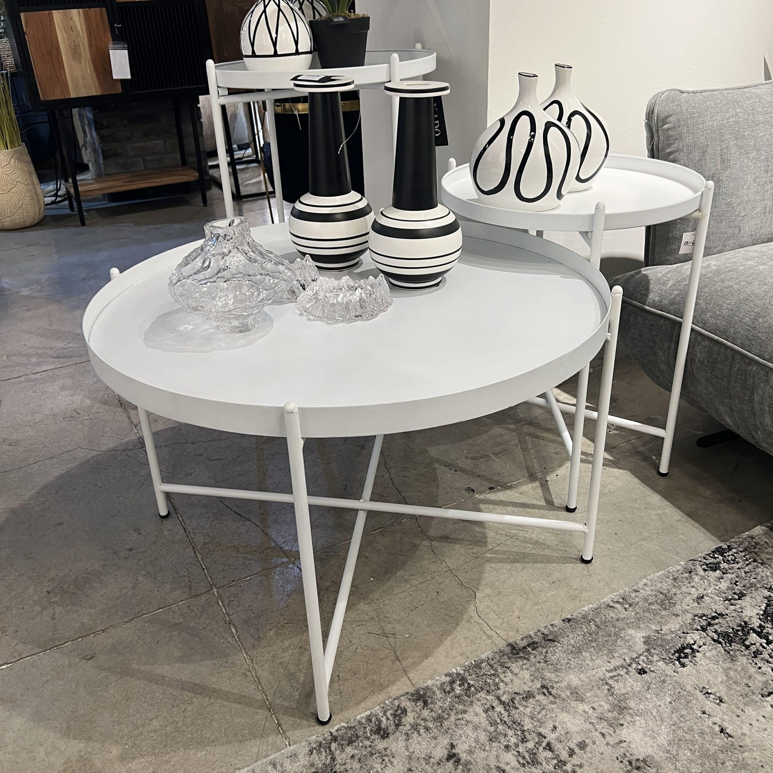 סט שולחנות לבן דגם בריק - חיסול סט שולחנות לבן דגם בריק - חיסול