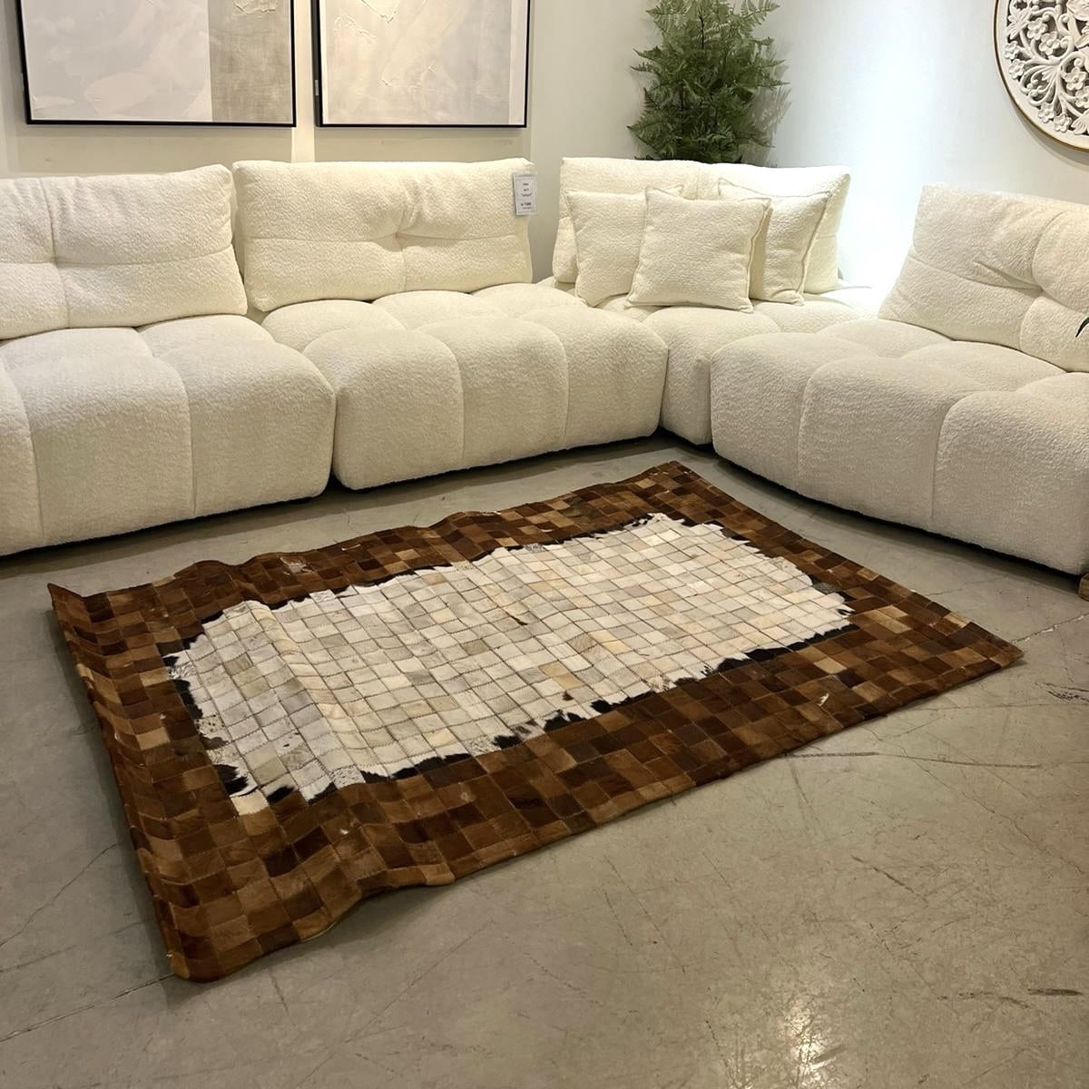 שטיח עור וינטג׳ עבודת יד קוביות שמנת חום שטיח עור וינטג׳ עבודת יד קוביות שמנת חום