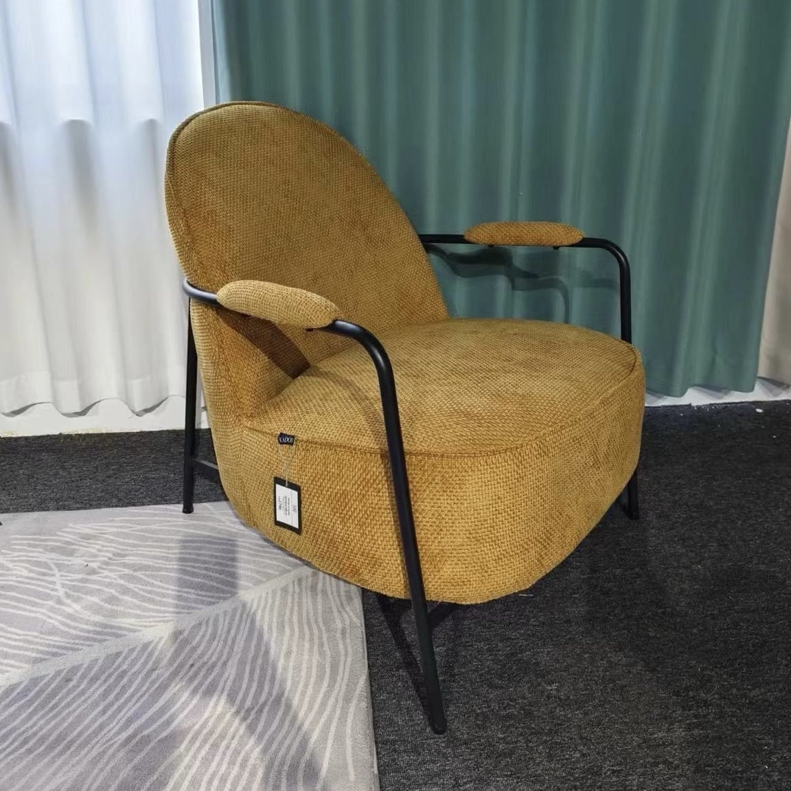 כורסא אריג חרדל ברזל שחור פורטופינו דגם סופיטל - אחרונה כורסא אריג חרדל ברזל שחור פורטופינו דגם סופיטל - אחרונה