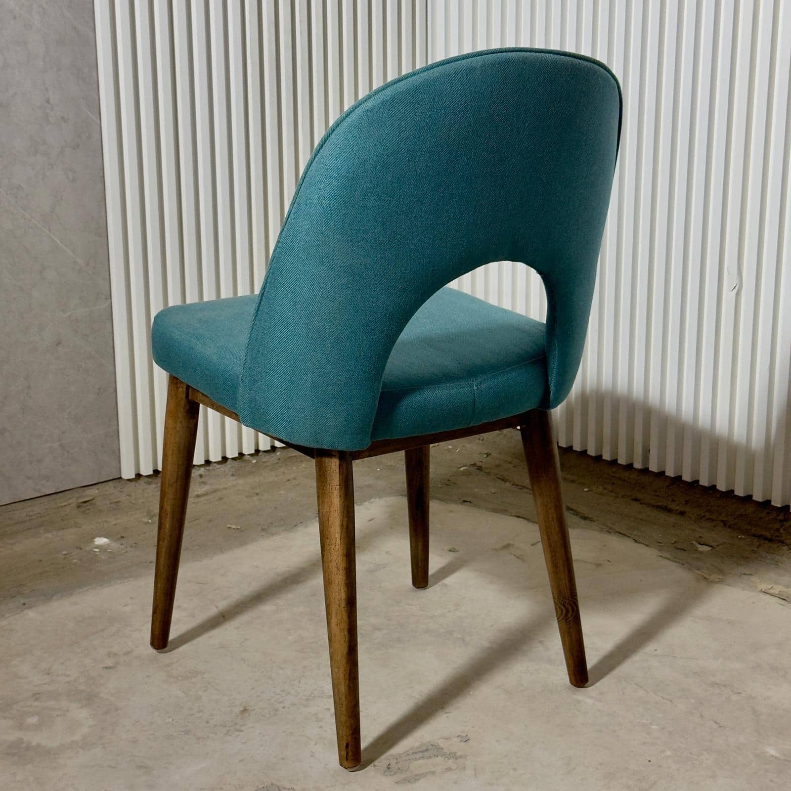 כיסא פינת אוכל מעוצב טורקיז רגלי עץ דגם שמרת