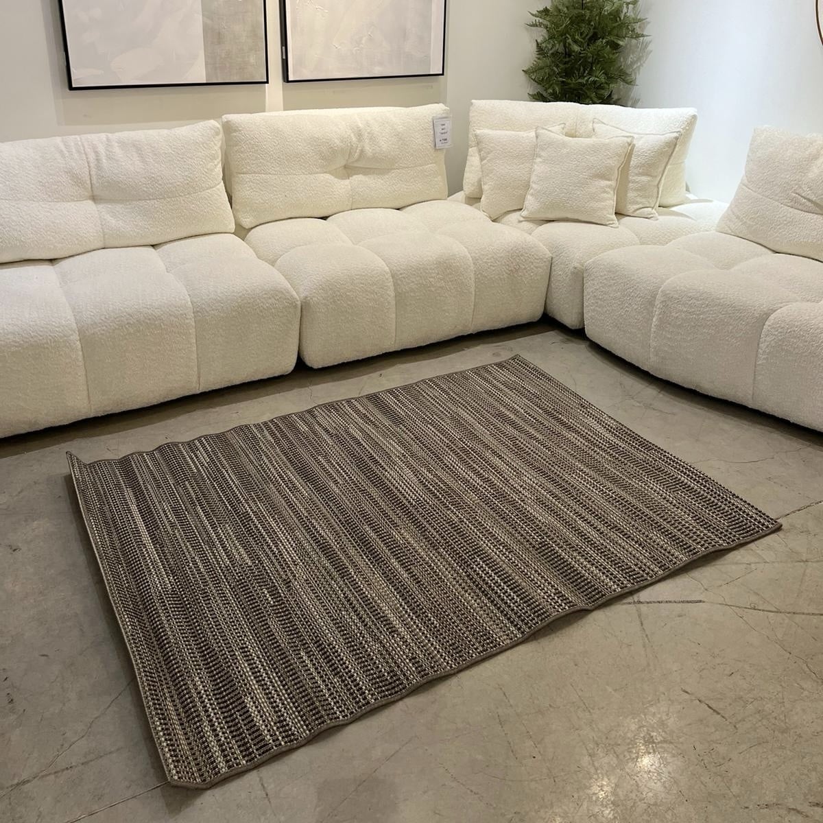 שטיח כהה אריגה בעבודת יד דגם סטאר שטיח כהה אריגה בעבודת יד דגם סטאר