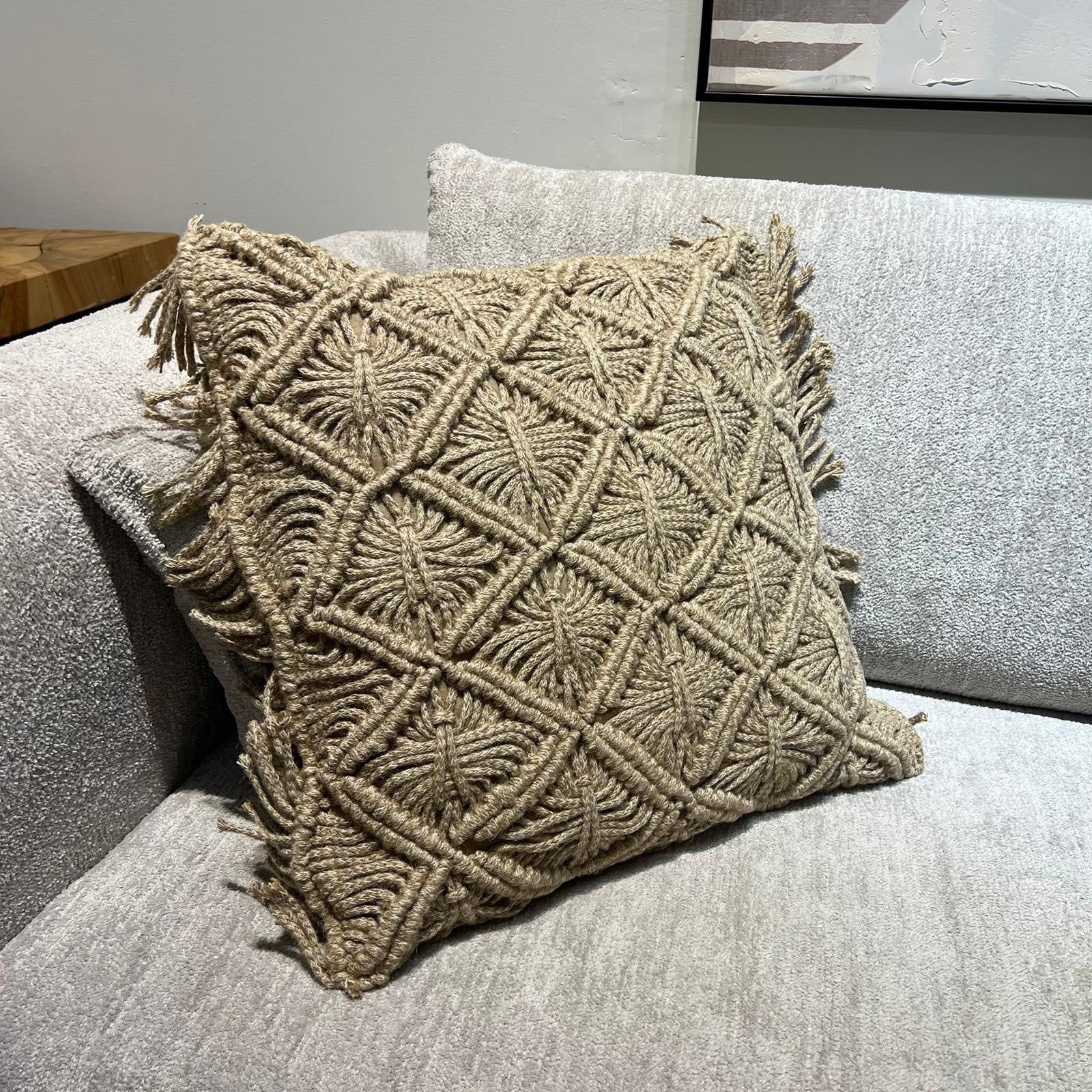 כרית נוי מקרמה בהיר 50/50 דגם איקו