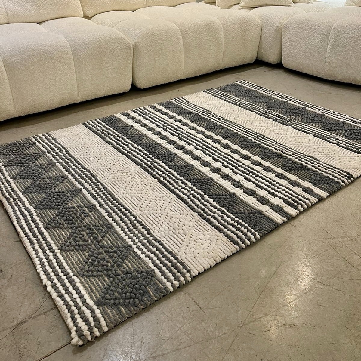 שטיח בוהו שיק עבודת יד דגם נירוונה שטיח בוהו שיק עבודת יד דגם נירוונה