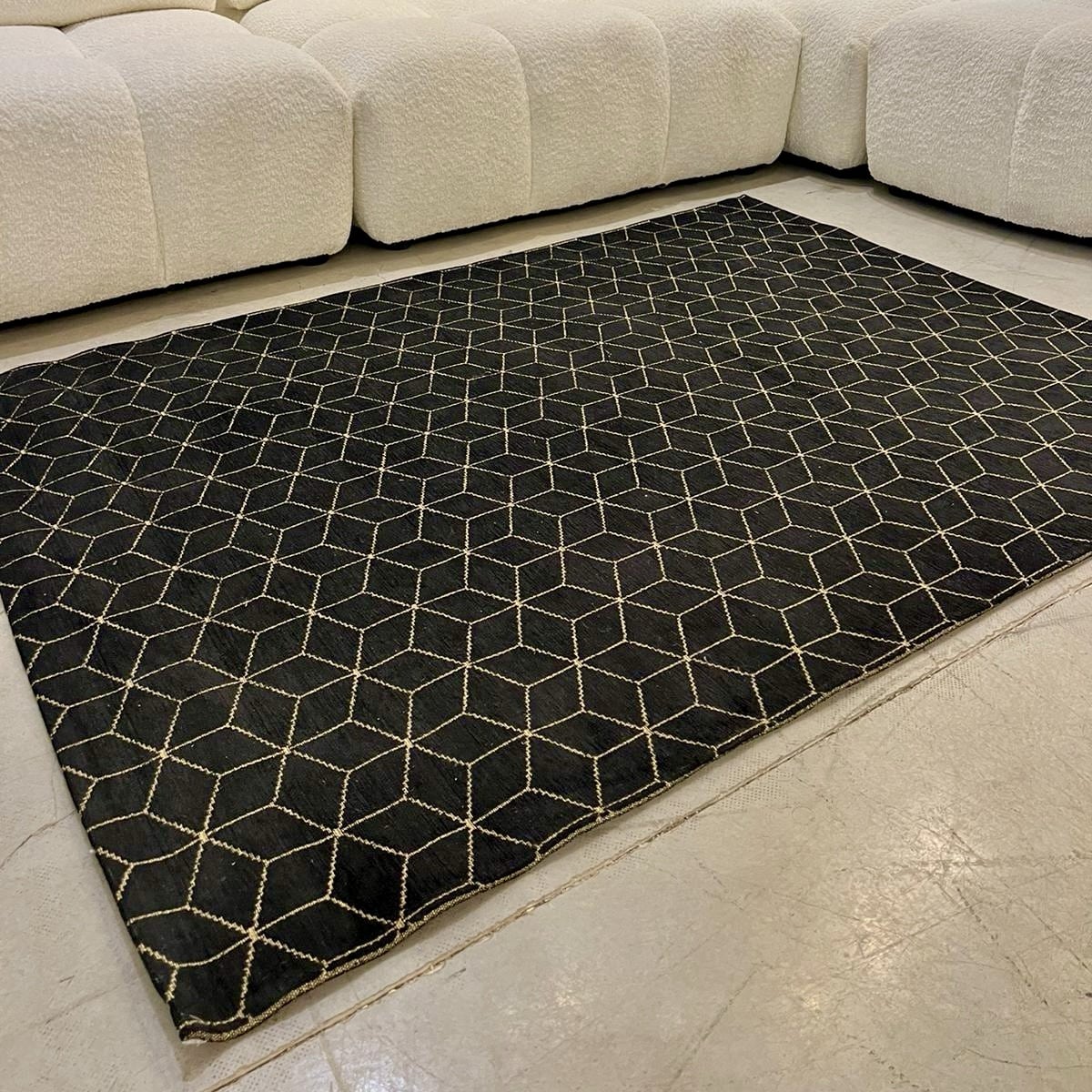 שטיח תלת מימד קוביות שחור זהב דגם טאי שטיח תלת מימד קוביות שחור זהב דגם טאי