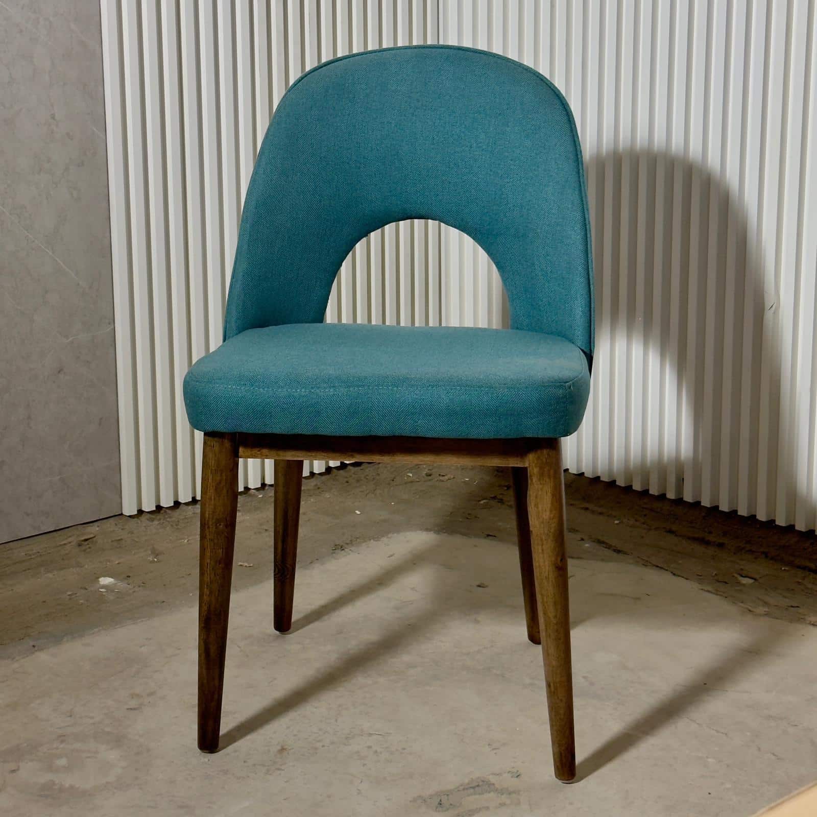 כיסא פינת אוכל מעוצב טורקיז רגלי עץ דגם שמרת