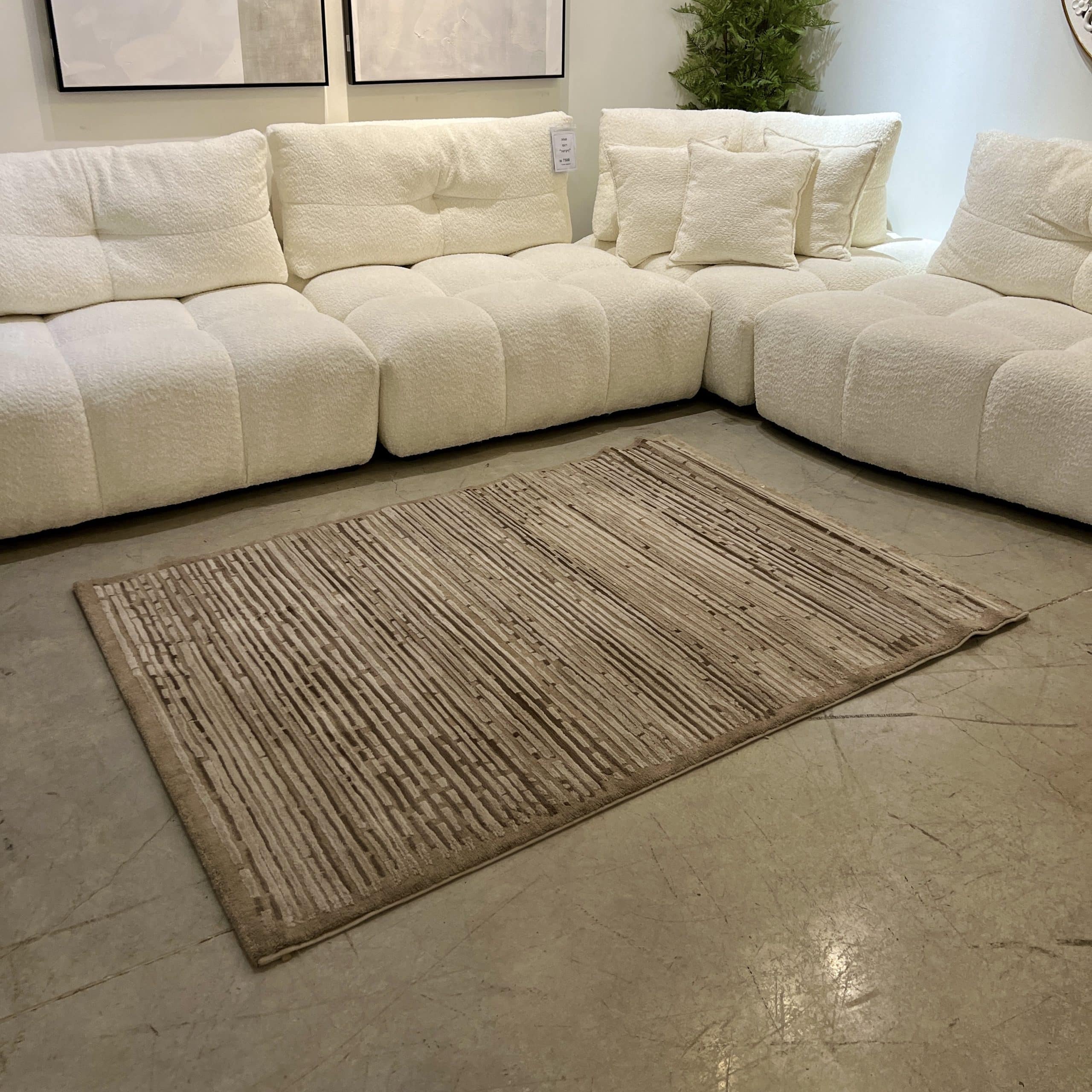 שטיח פסים חום עם מסגרת דגם סנסה שטיח פסים חום עם מסגרת דגם סנסה