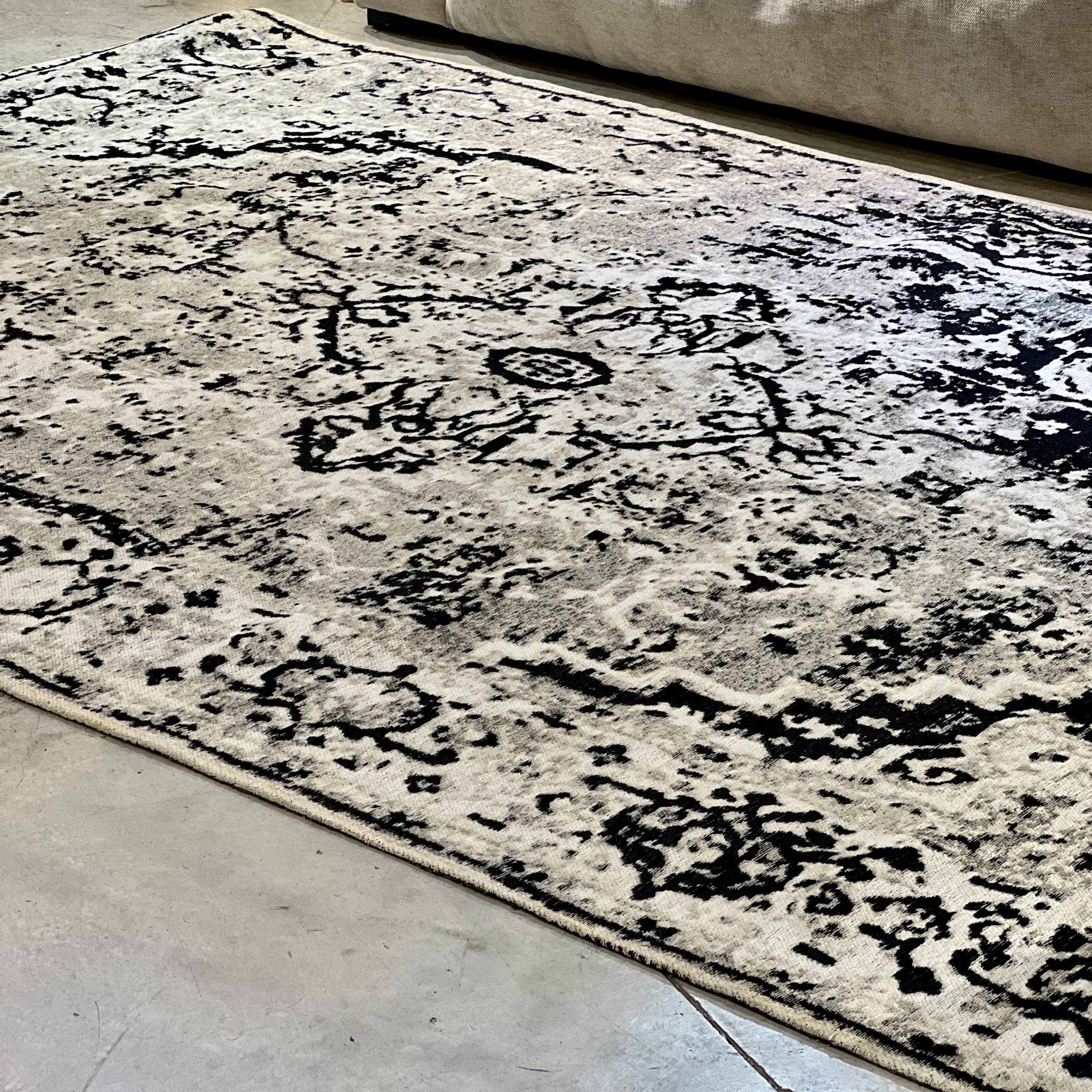 שטיח מרוקאי בגווני קרם אפור ושחור דגם לונה שטיח מרוקאי בגווני קרם אפור ושחור דגם לונה