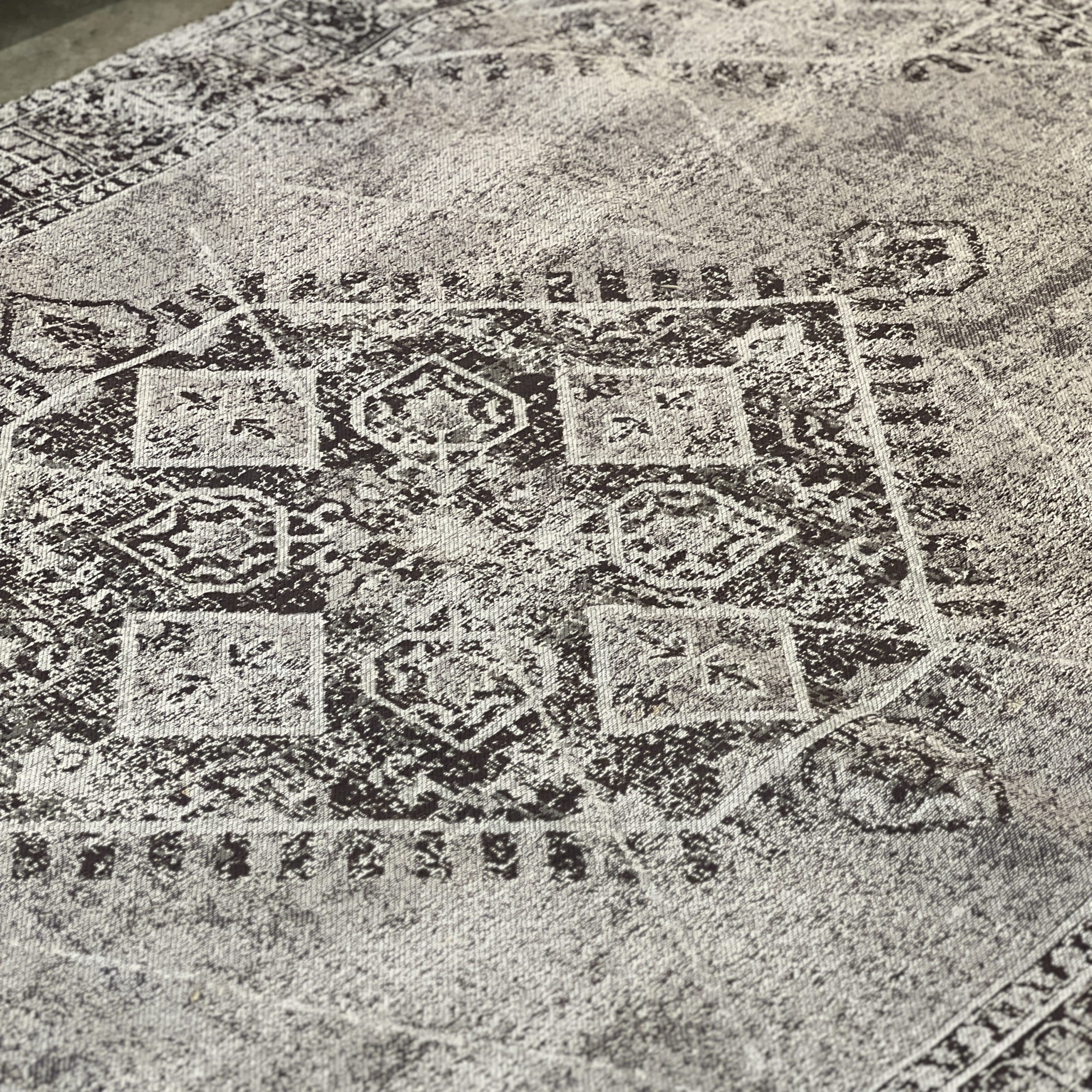 שטיח אפור מרוקאי מדליון מרכזי דגם איזבל שטיח אפור מרוקאי מדליון מרכזי דגם איזבל