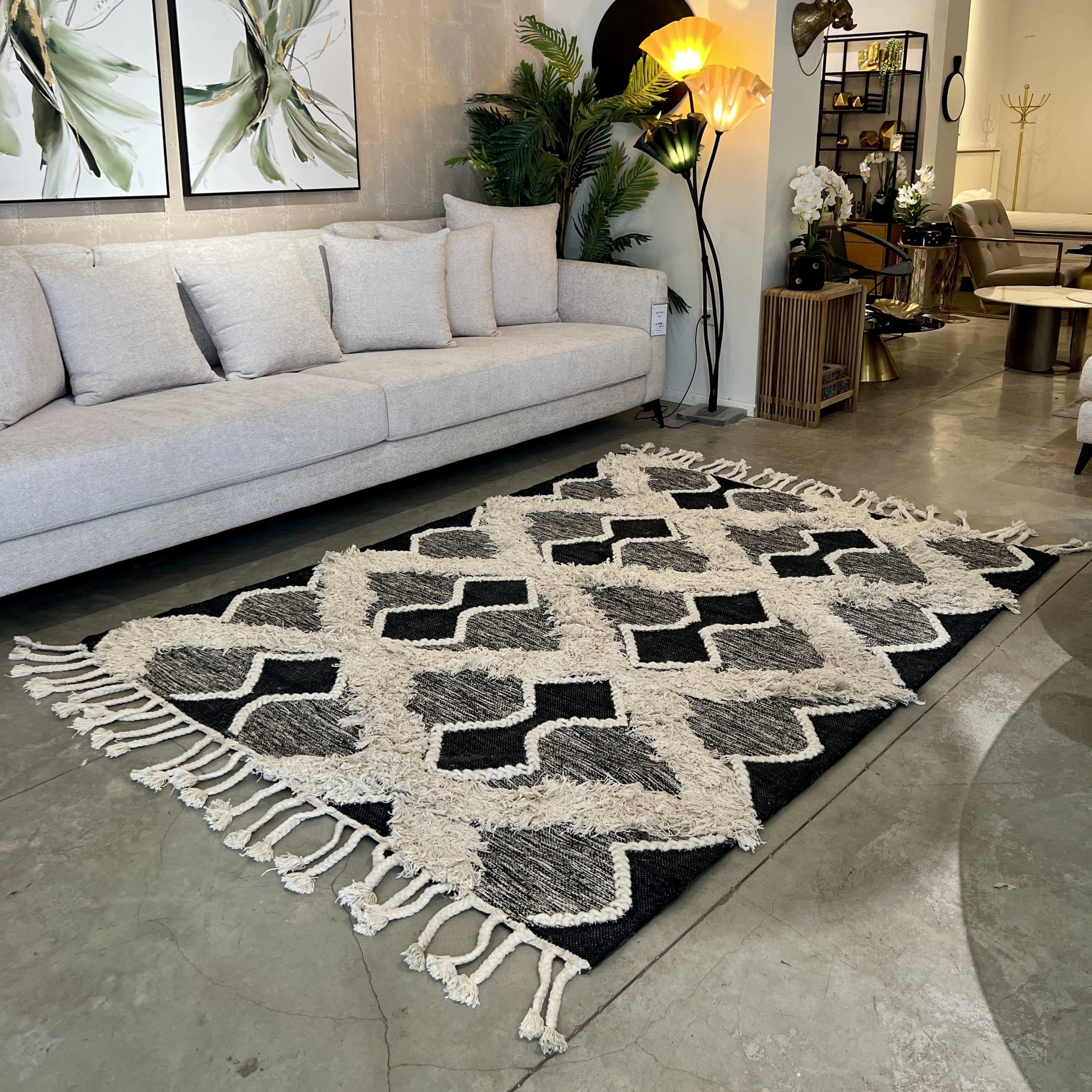 שטיח בוהו אריגה משולבת סיומת פרנזים דגם בר שטיח בוהו אריגה משולבת סיומת פרנזים דגם בר