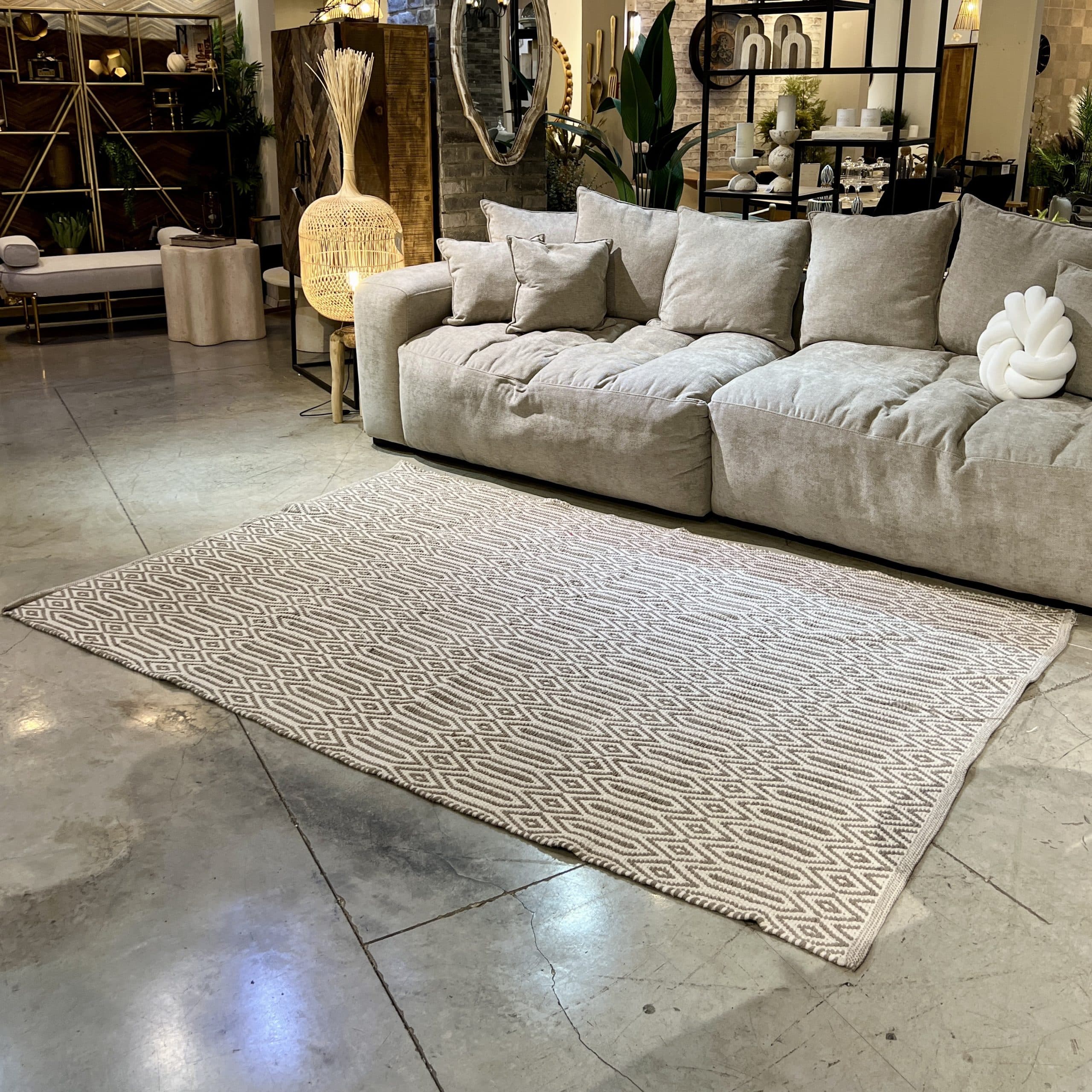 שטיח חבל גאומטרי בהיר אריגה גסה דגם ויפאסנה שטיח חבל גאומטרי בהיר אריגה גסה דגם ויפאסנה