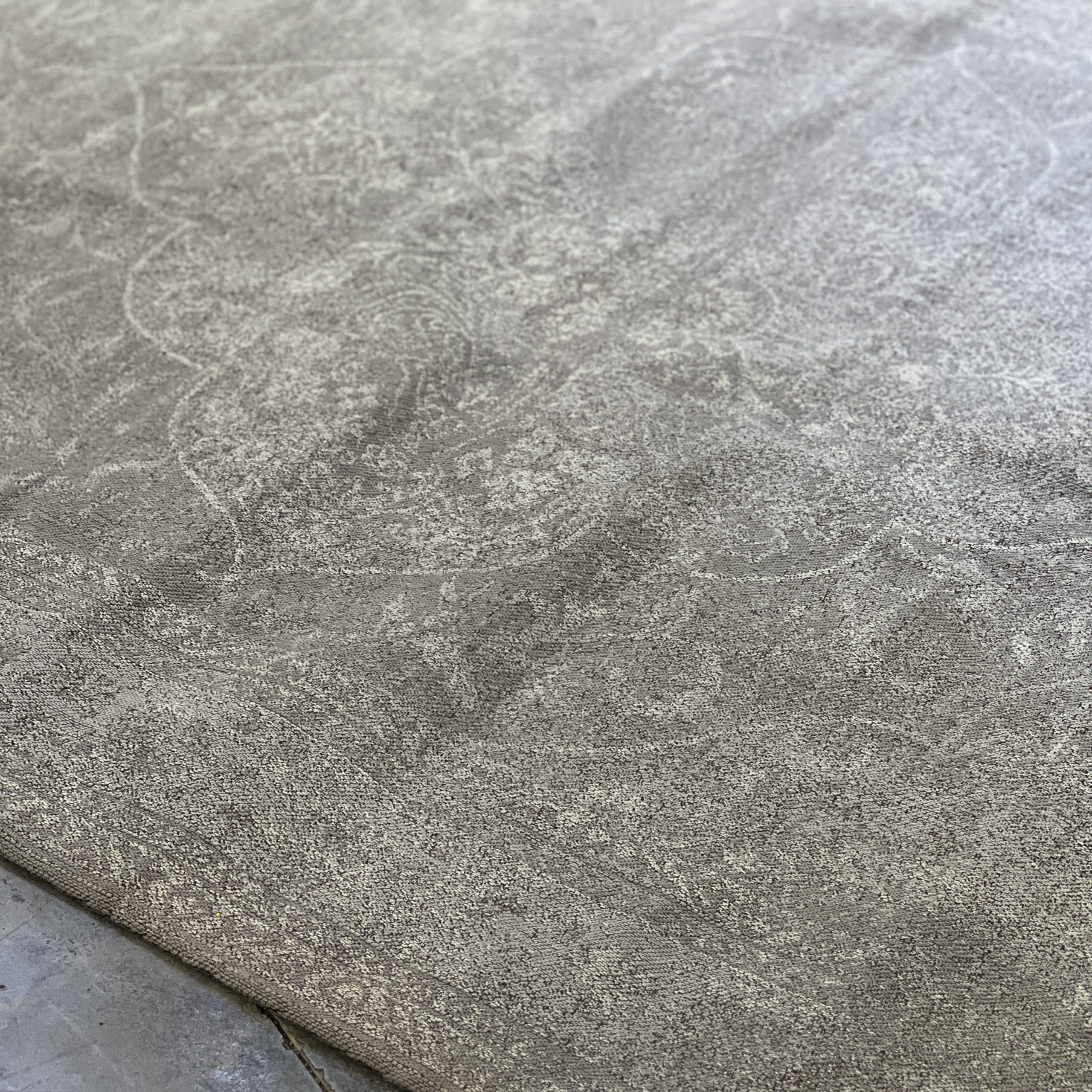 שטיח וינטג׳ קלאסי מעוטר בגווני אפור דגם ג׳ובאני שטיח וינטג׳ קלאסי מעוטר בגווני אפור דגם ג׳ובאני