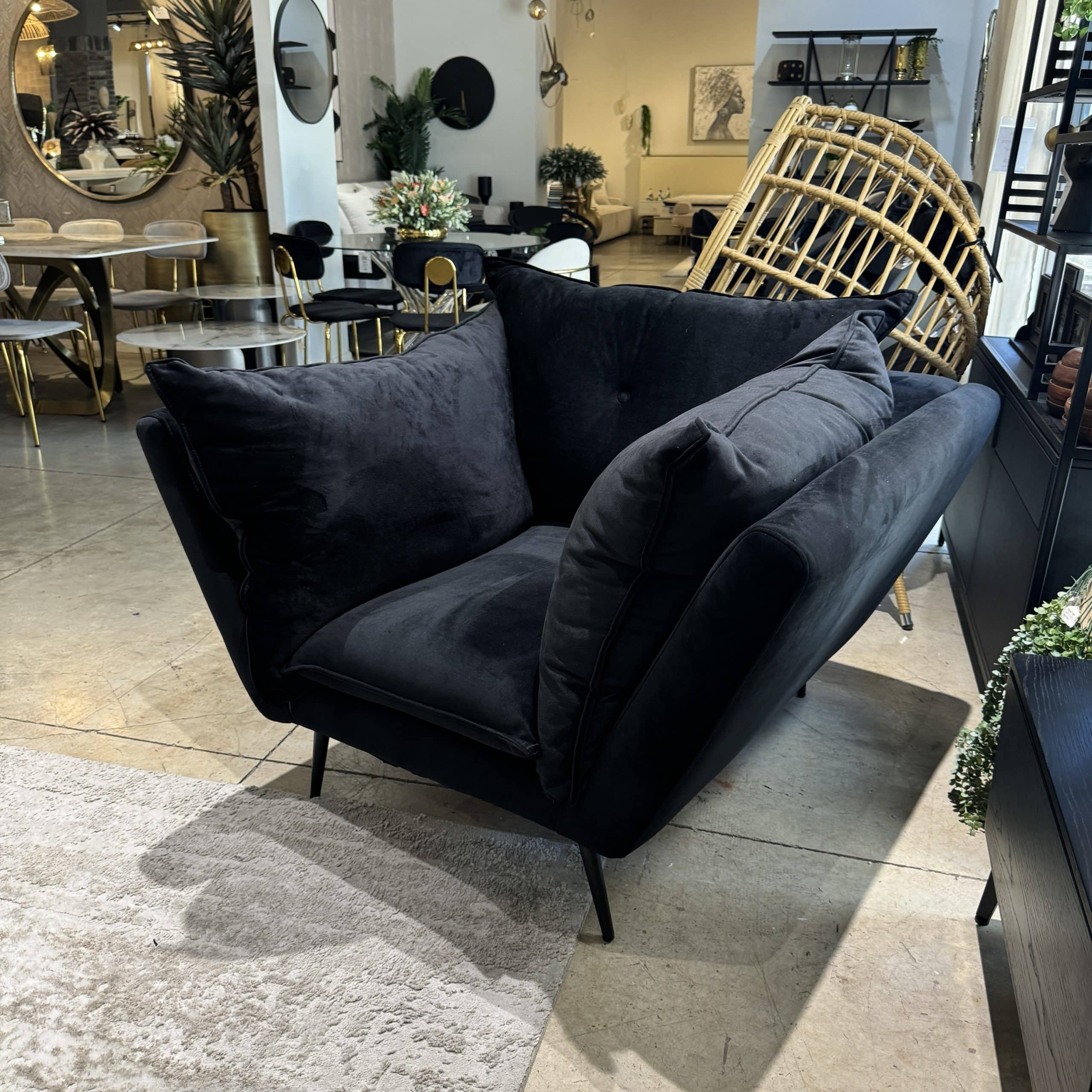 כורסא קלאסית בד קטיפה שחור דגם חלק