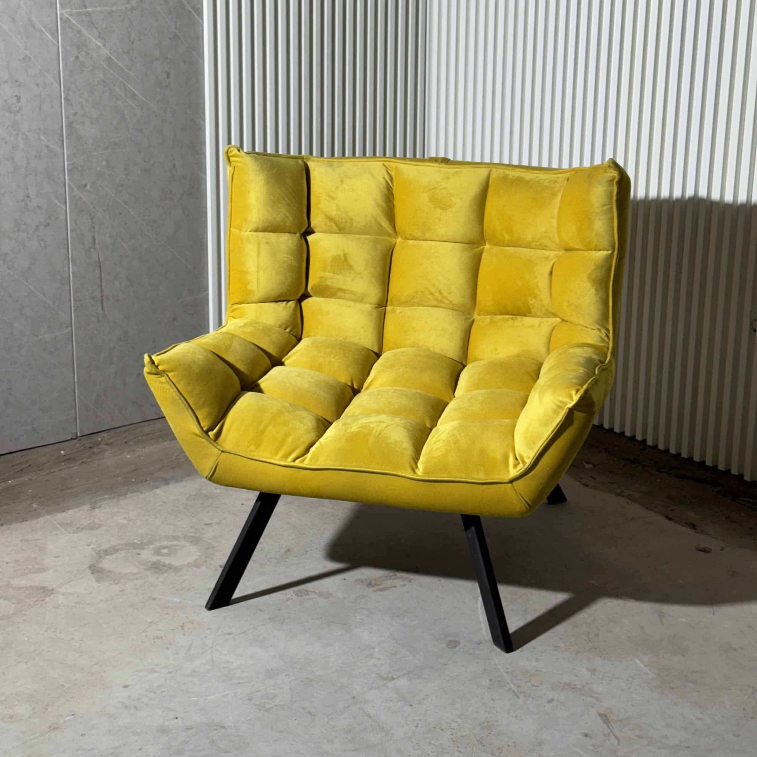 כורסא דגם קוביות בד קטיפה צהוב כורסא דגם קוביות בד קטיפה צהוב