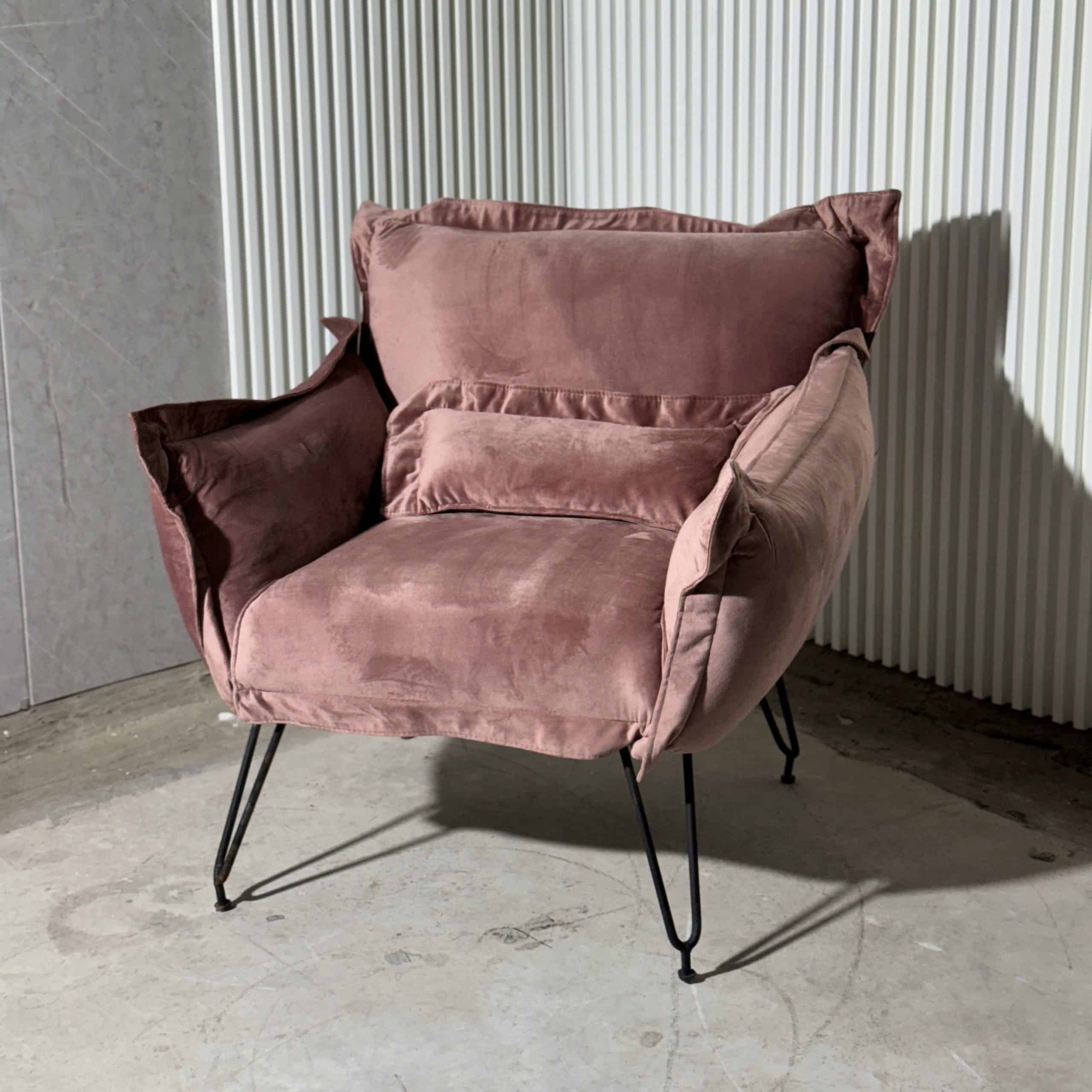 כורסא דגם דאצה בד קטיפה ורוד כורסא דגם דאצה בד קטיפה ורוד