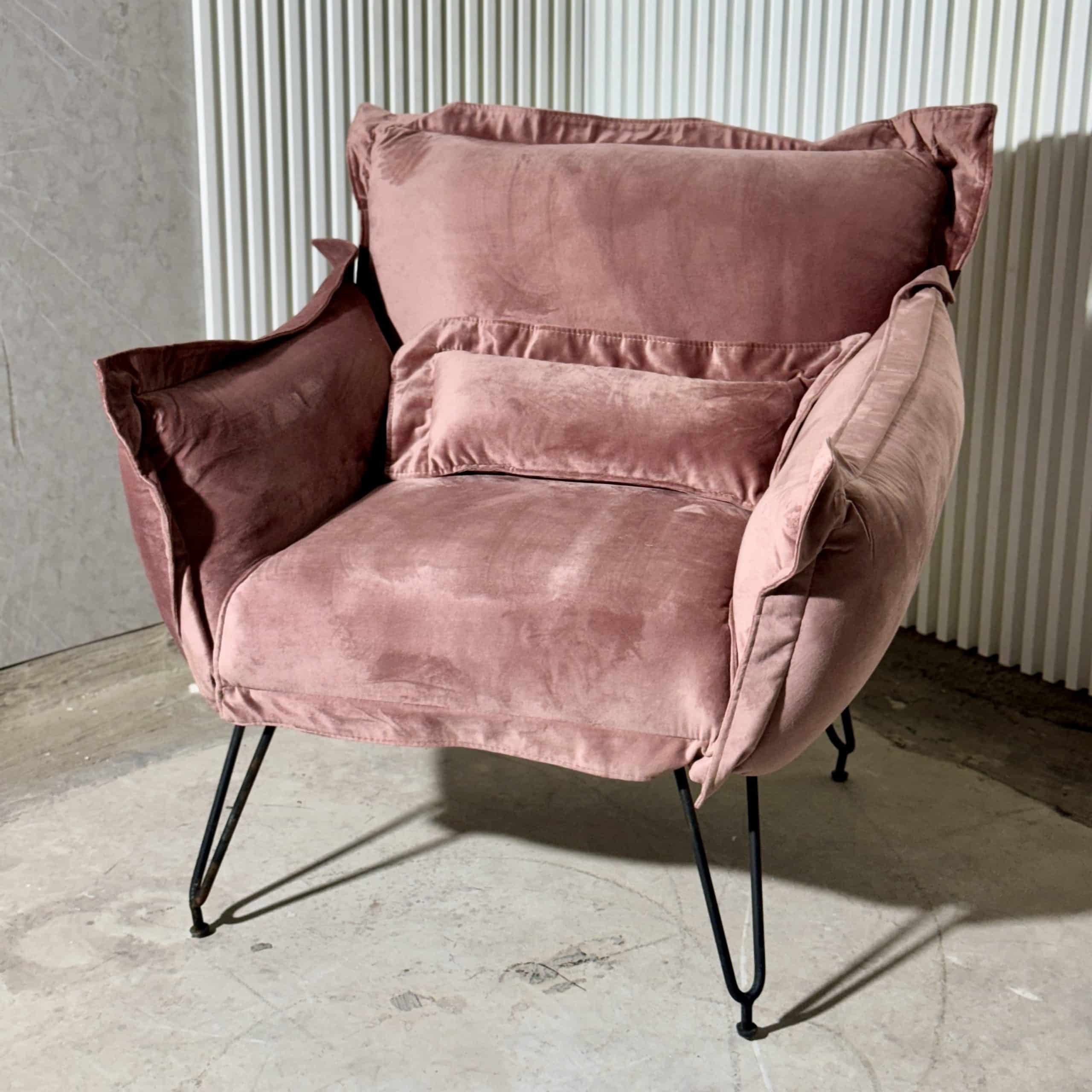 כורסא דגם דאצה בד קטיפה ורוד כורסא דגם דאצה בד קטיפה ורוד