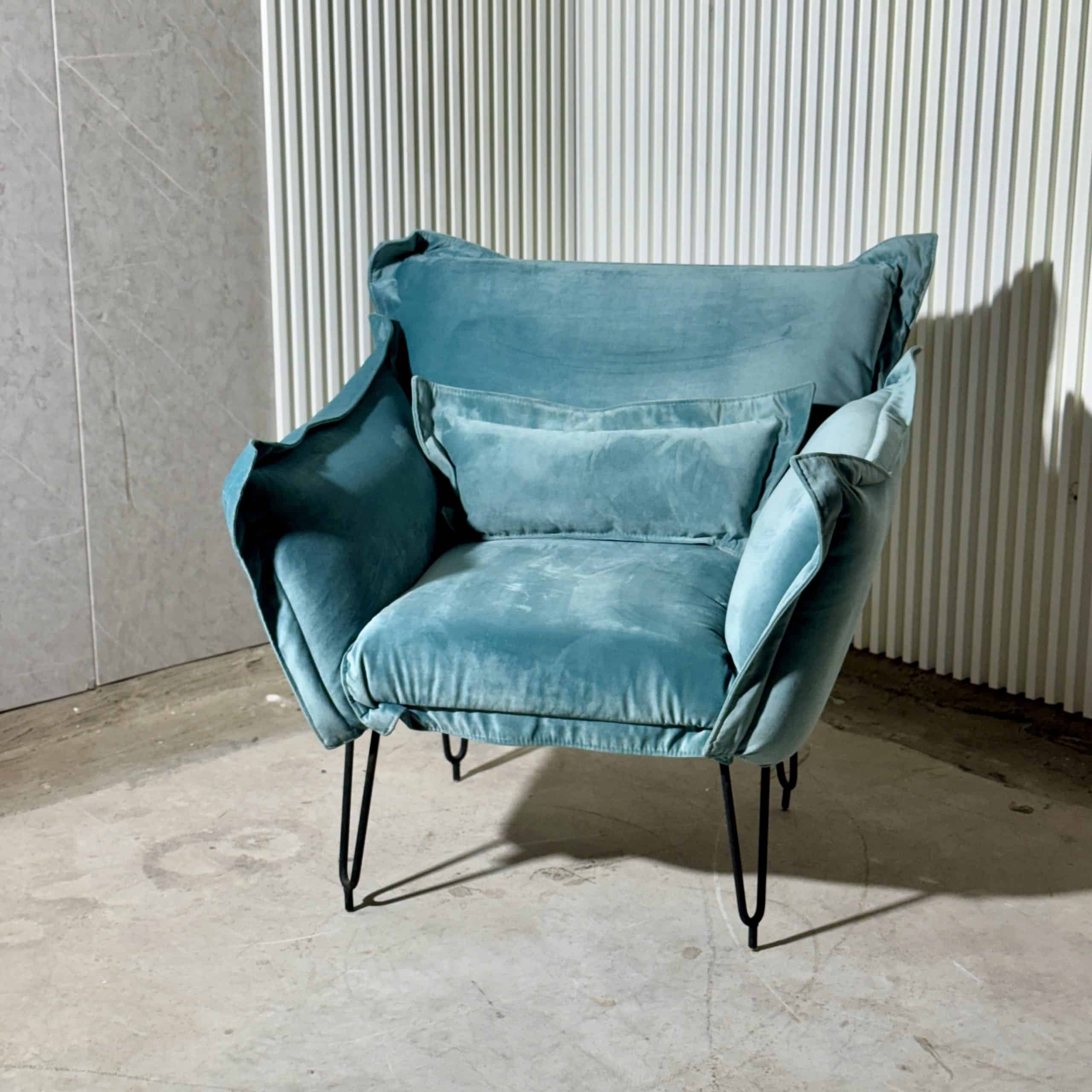 כורסא דגם דאצה בד קטיפה תכלת כורסא דגם דאצה בד קטיפה תכלת