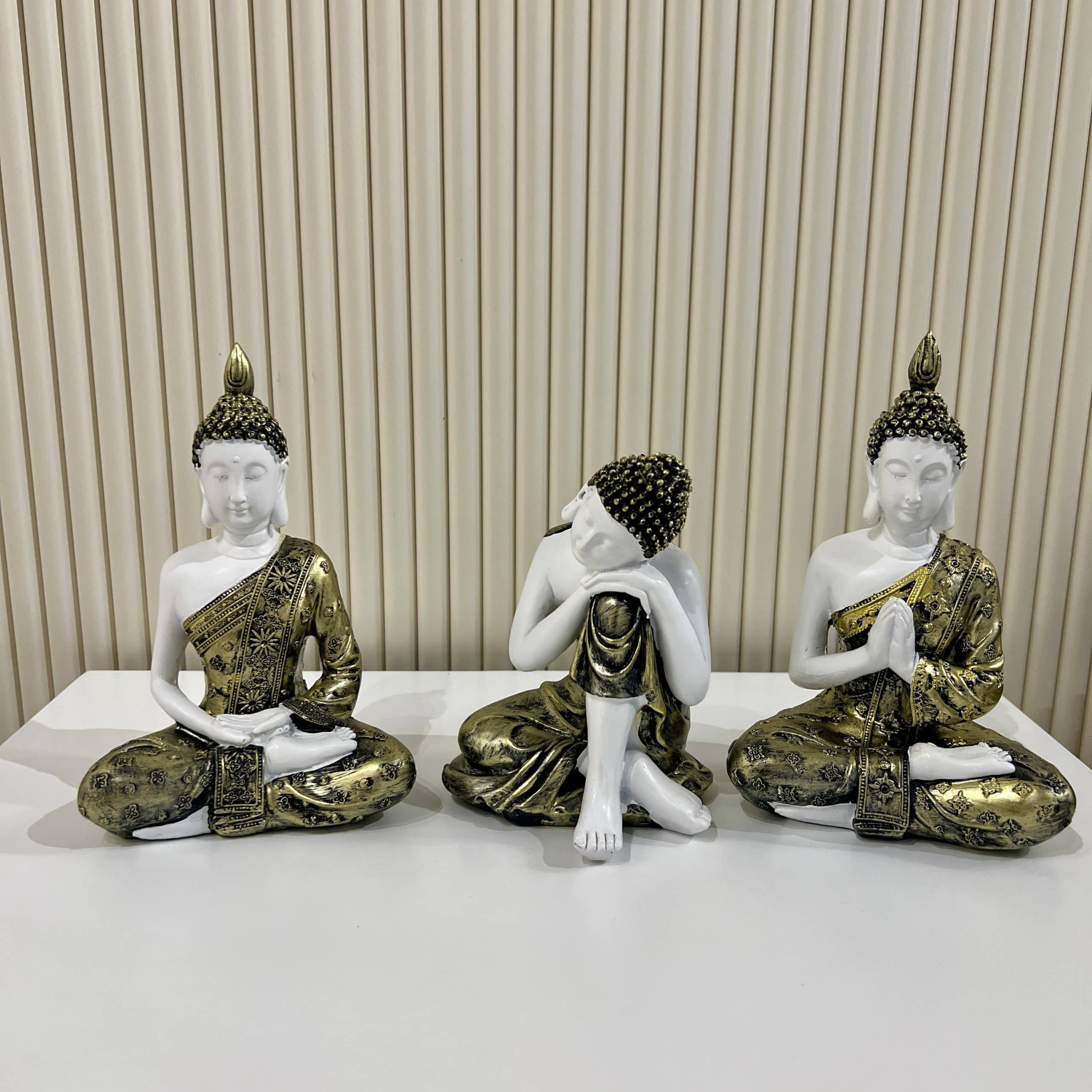פסל בודהה מתפללת לבן שמלה שחור זהב פסל בודהה מתפללת לבן שמלה שחור זהב