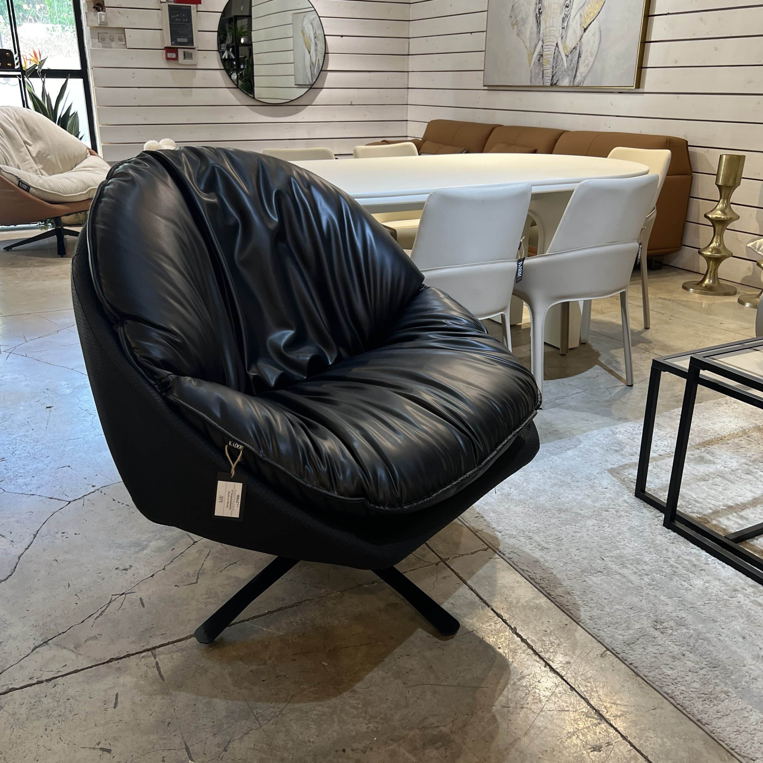 כורסא עגולה דילן מסתובבת דמוי עור שחור דגם סופיטל כורסא עגולה דילן מסתובבת דמוי עור שחור דגם סופיטל