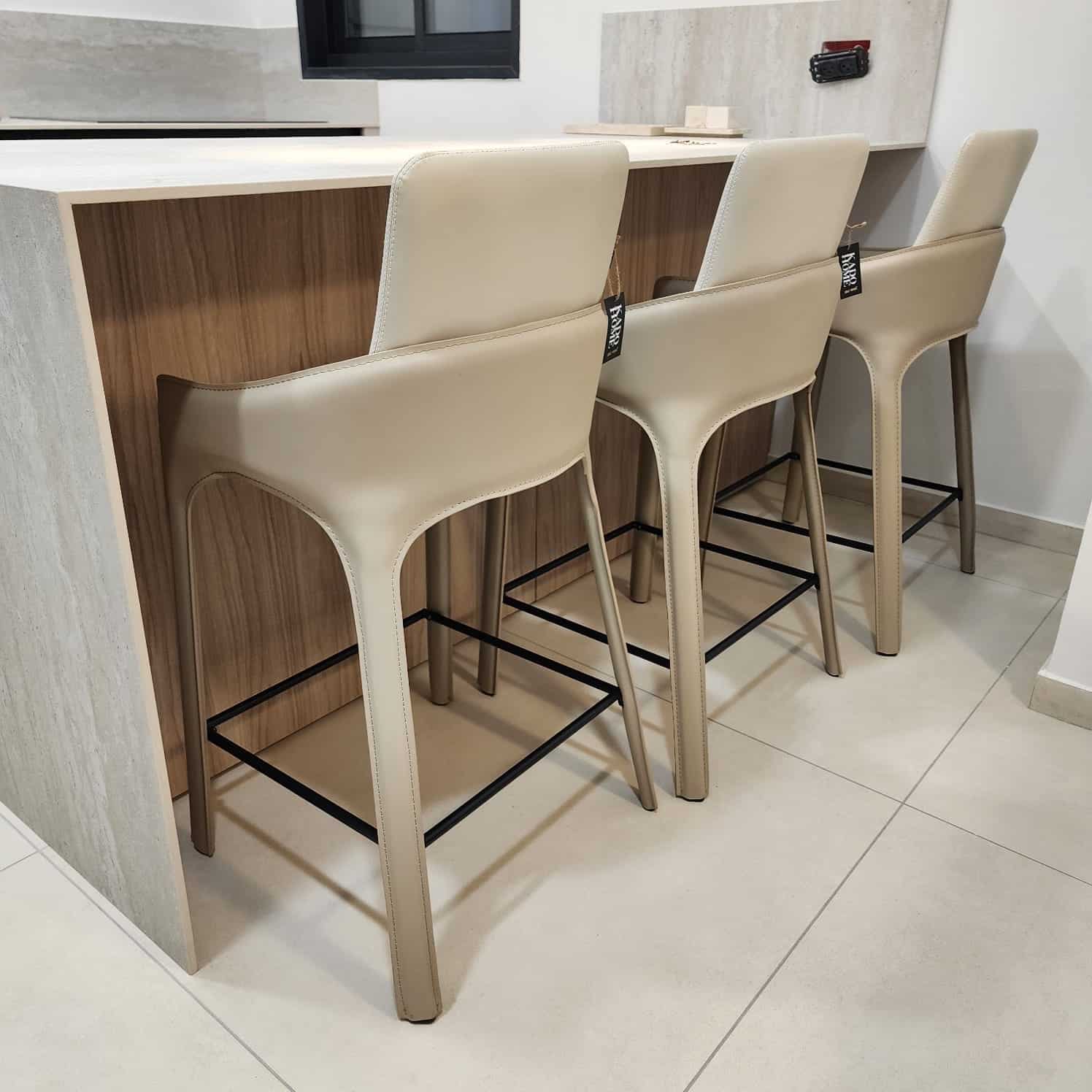 כיסא בר מעוצב בליסיה עור ניוד קפה דגם סופיטל- במלאי! כיסא בר מעוצב בליסיה עור ניוד קפה דגם סופיטל- במלאי!