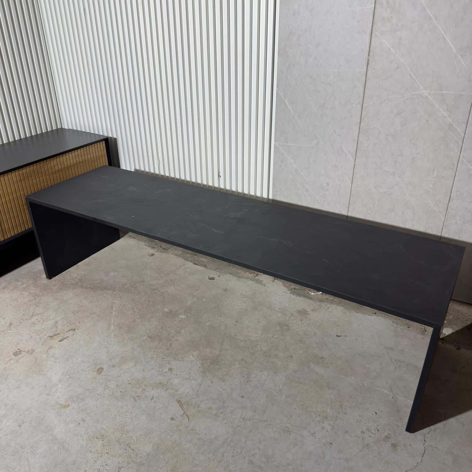 שולחן סלון שחור שליכט שאטו