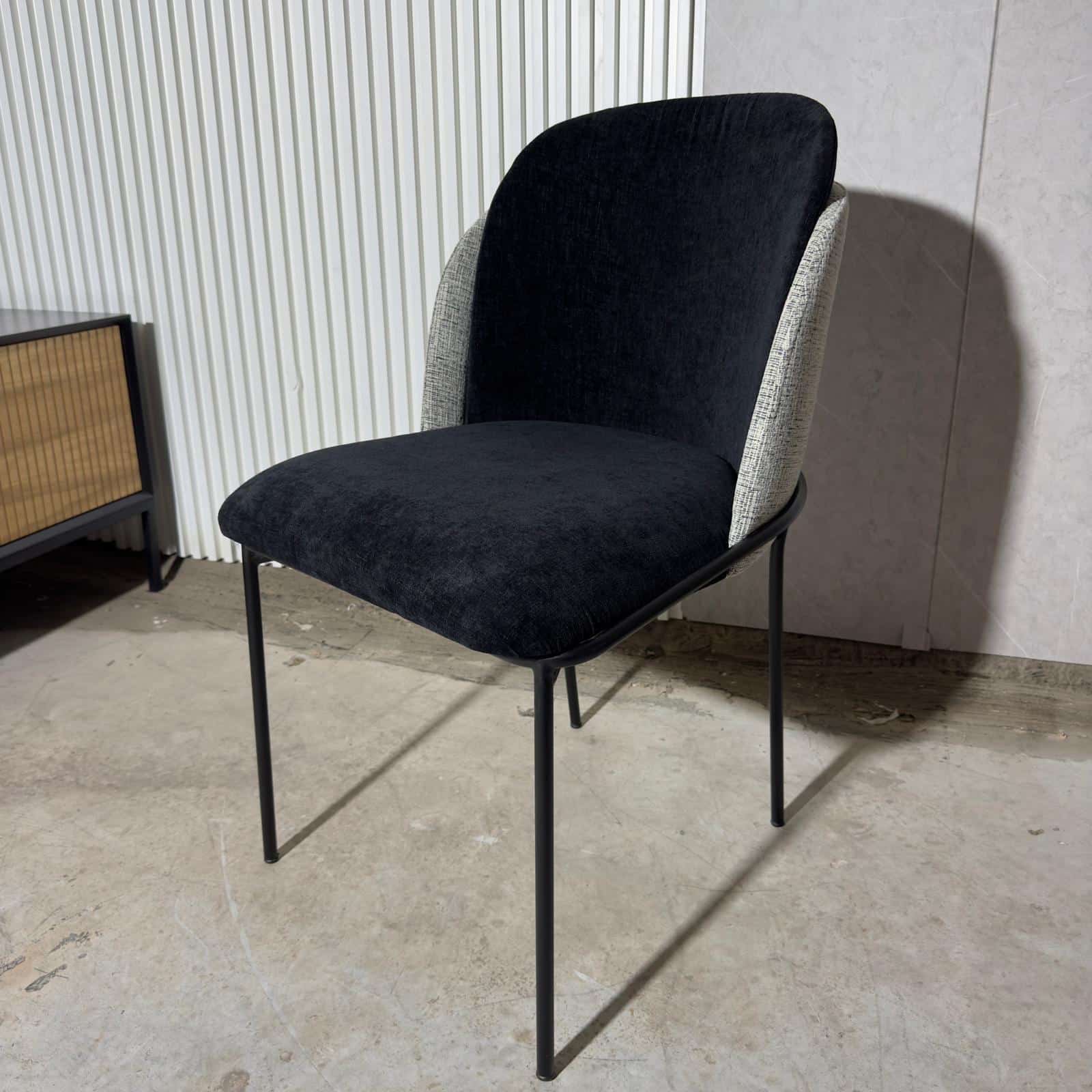 כיסא שחור מעטפת אריג שחור אפור דגם איתי - SALE!! כיסא שחור מעטפת אריג שחור אפור דגם איתי - SALE!!