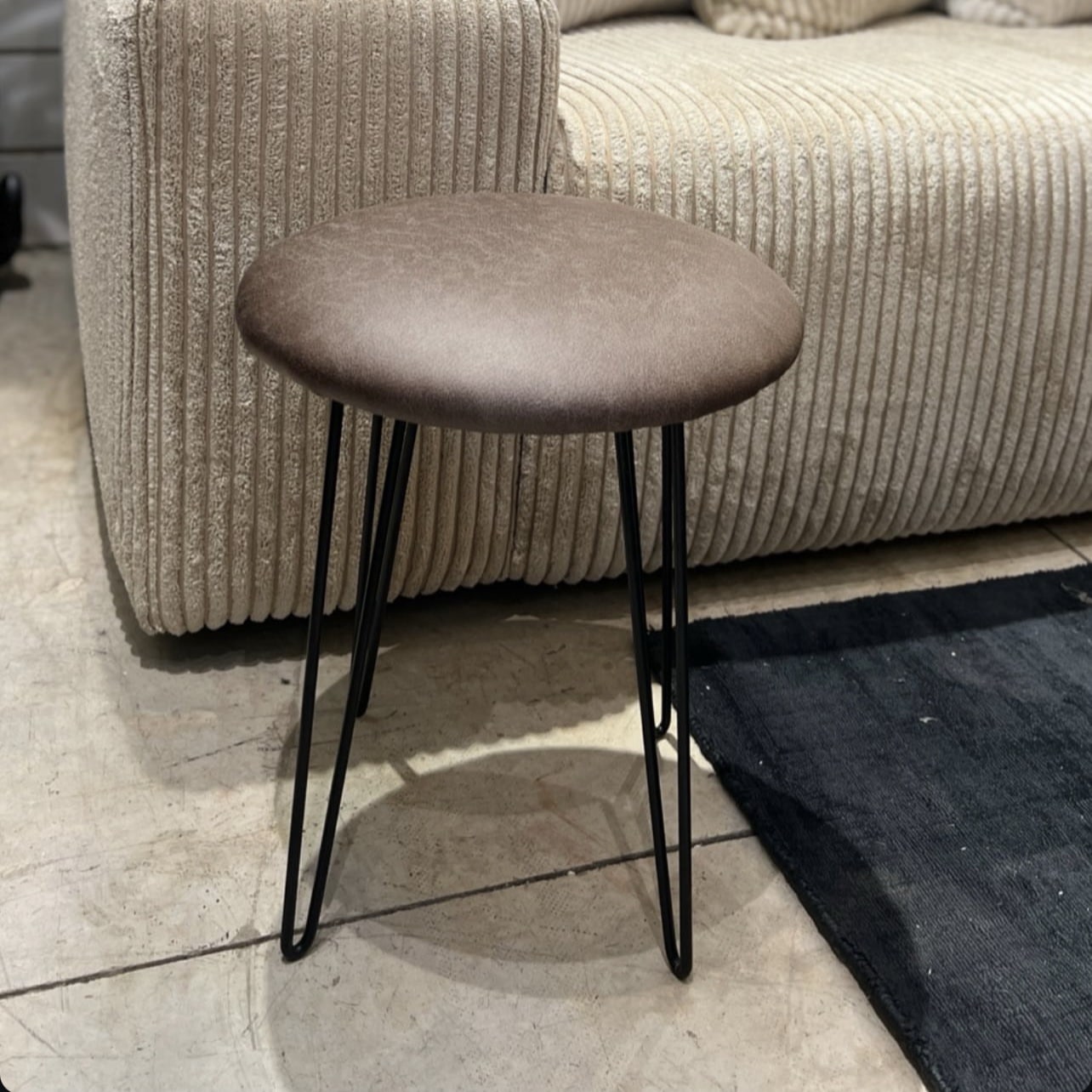 הדום עגול קטן דגם ארט בצבעים הדום עגול קטן דגם ארט בצבעים