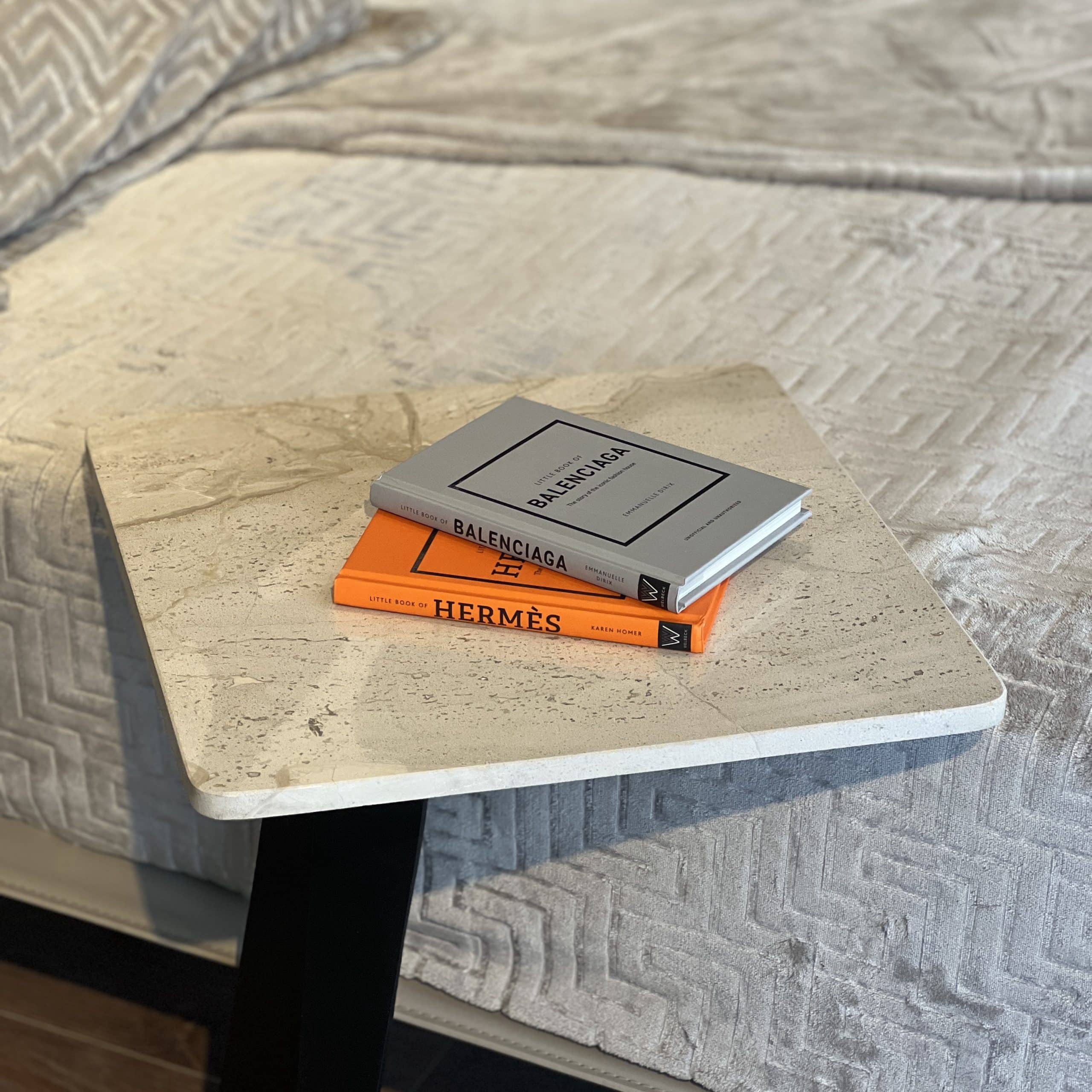 נשכן שולחן בראס מרבל ולנטינו נשכן שולחן בראס מרבל ולנטינו