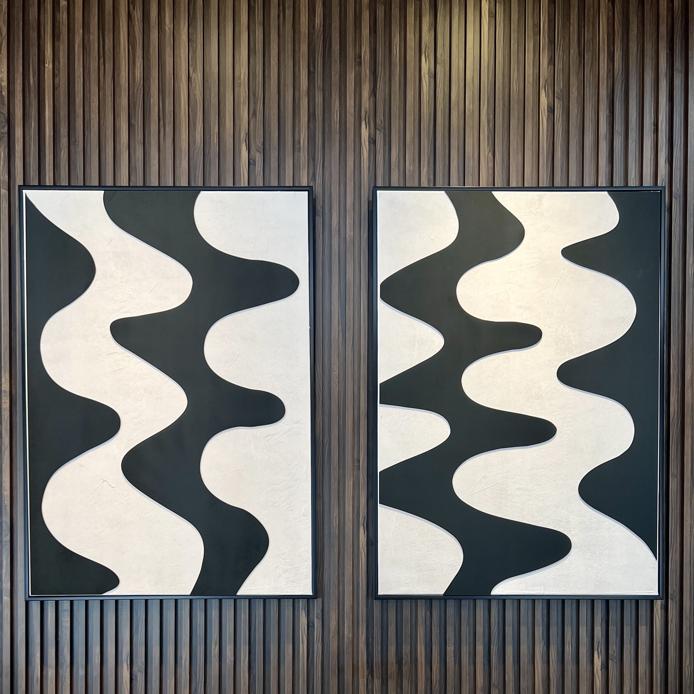 תמונה תבליט זיגזג שחור לבן עבודת יד בשילוב מסגרת תמונה תבליט זיגזג שחור לבן עבודת יד בשילוב מסגרת