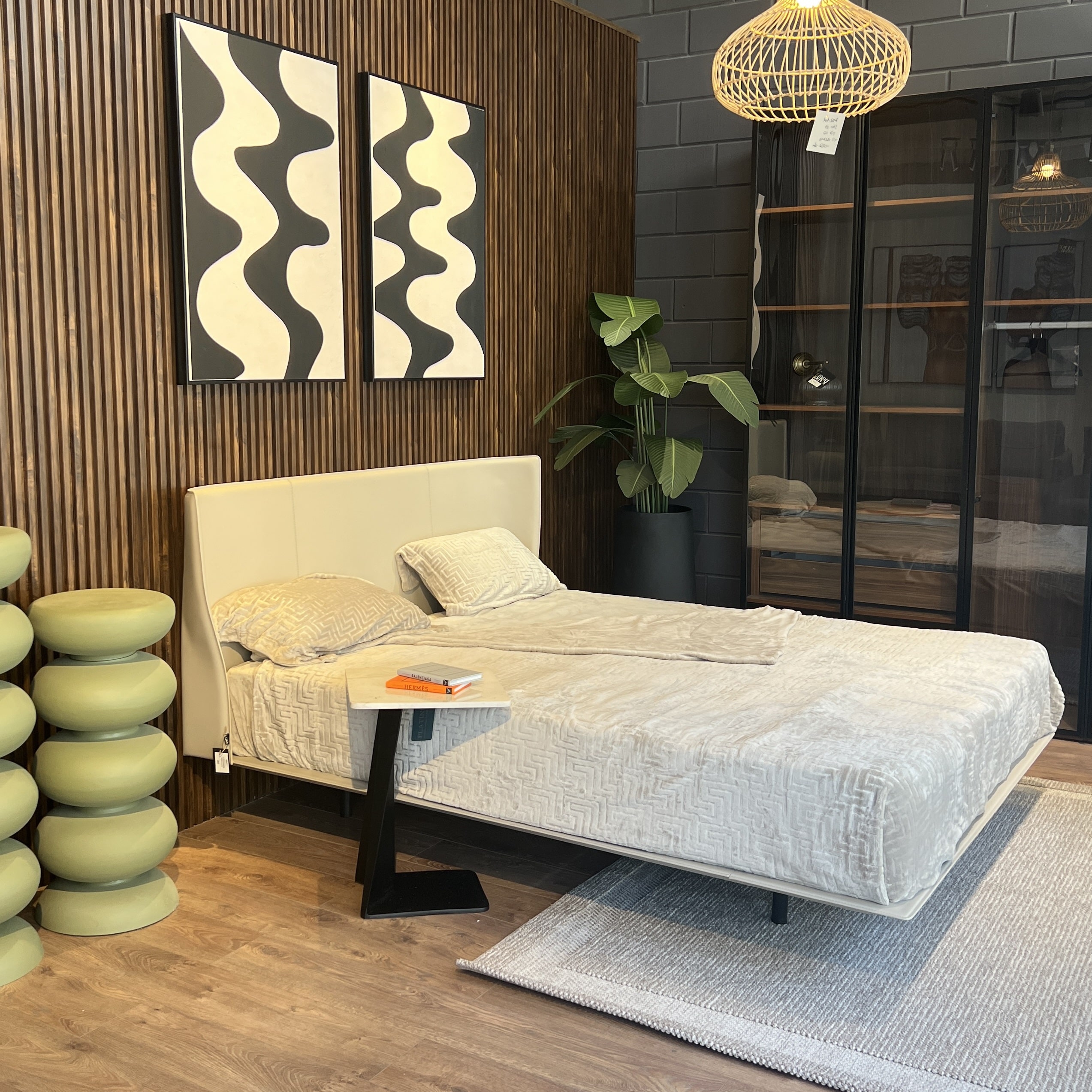 מיטה מונטנגרו יוקרתית דמוי עור אבן 160/200 - דגם סופיטל מיטה מונטנגרו יוקרתית דמוי עור אבן 160/200 - דגם סופיטל