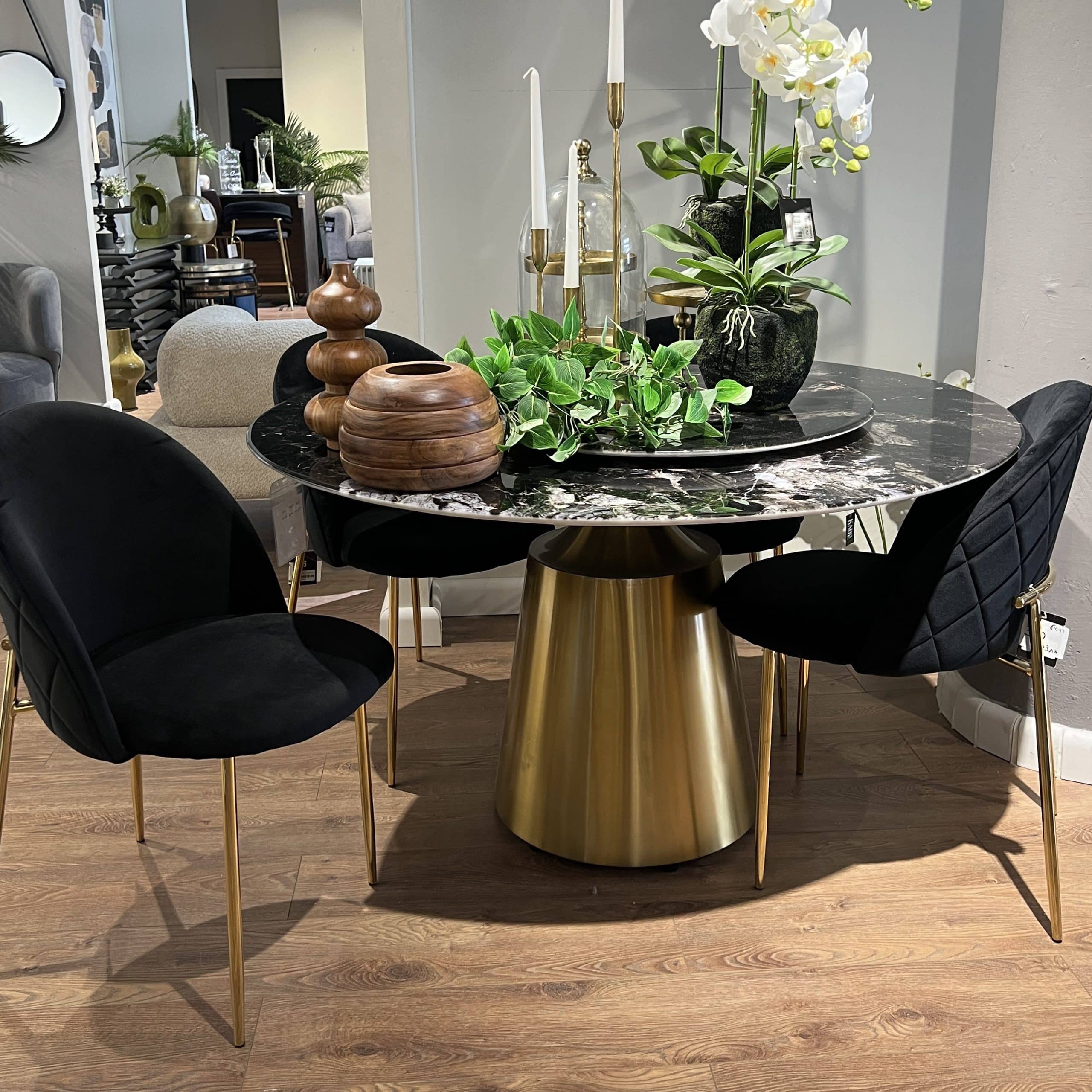 שולחן אוכל עגול מרבל שחור אפור רגל זהב דגם קימי קוטר 130