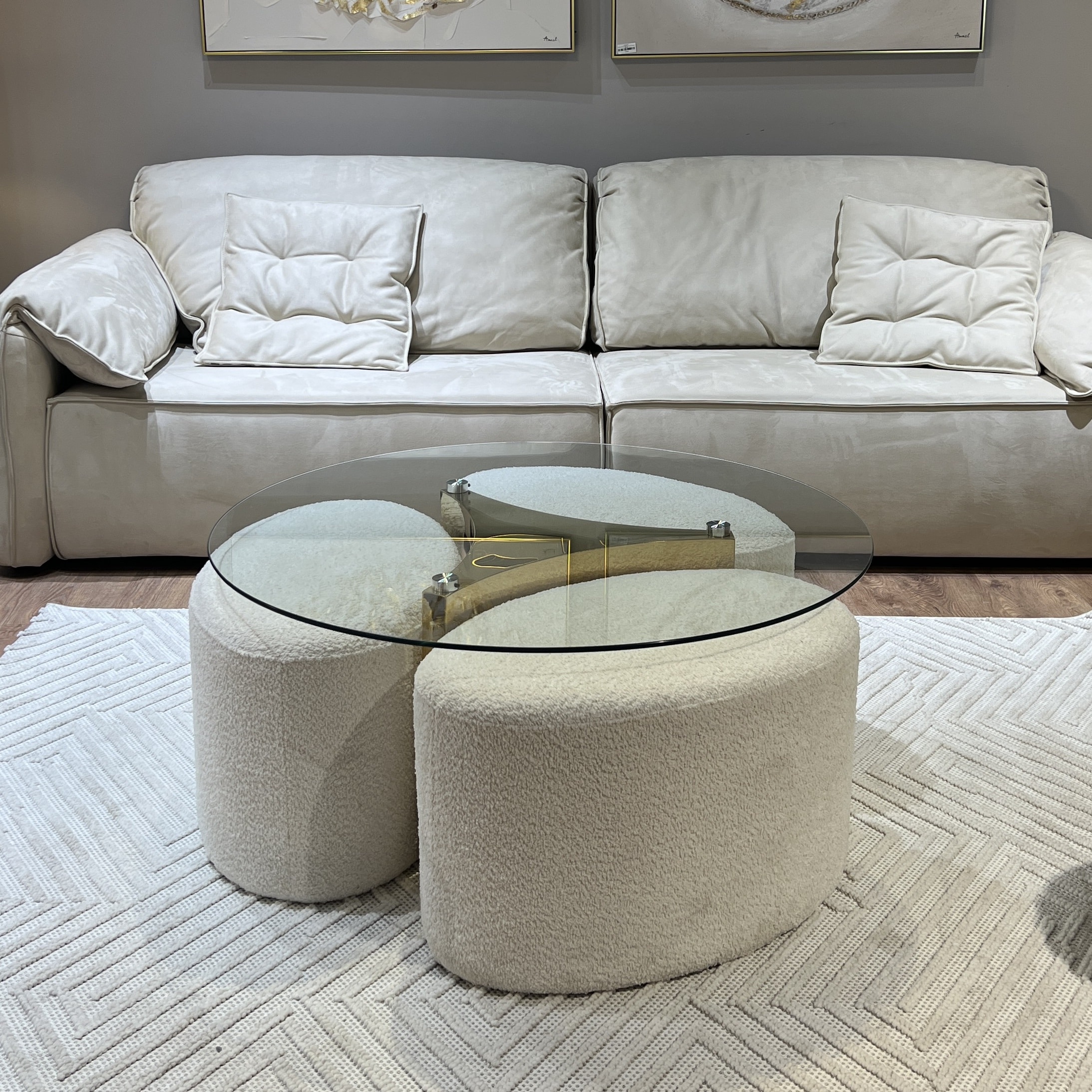 סט שולחן זכוכית + 3 הדומים מרופדים פורצלן