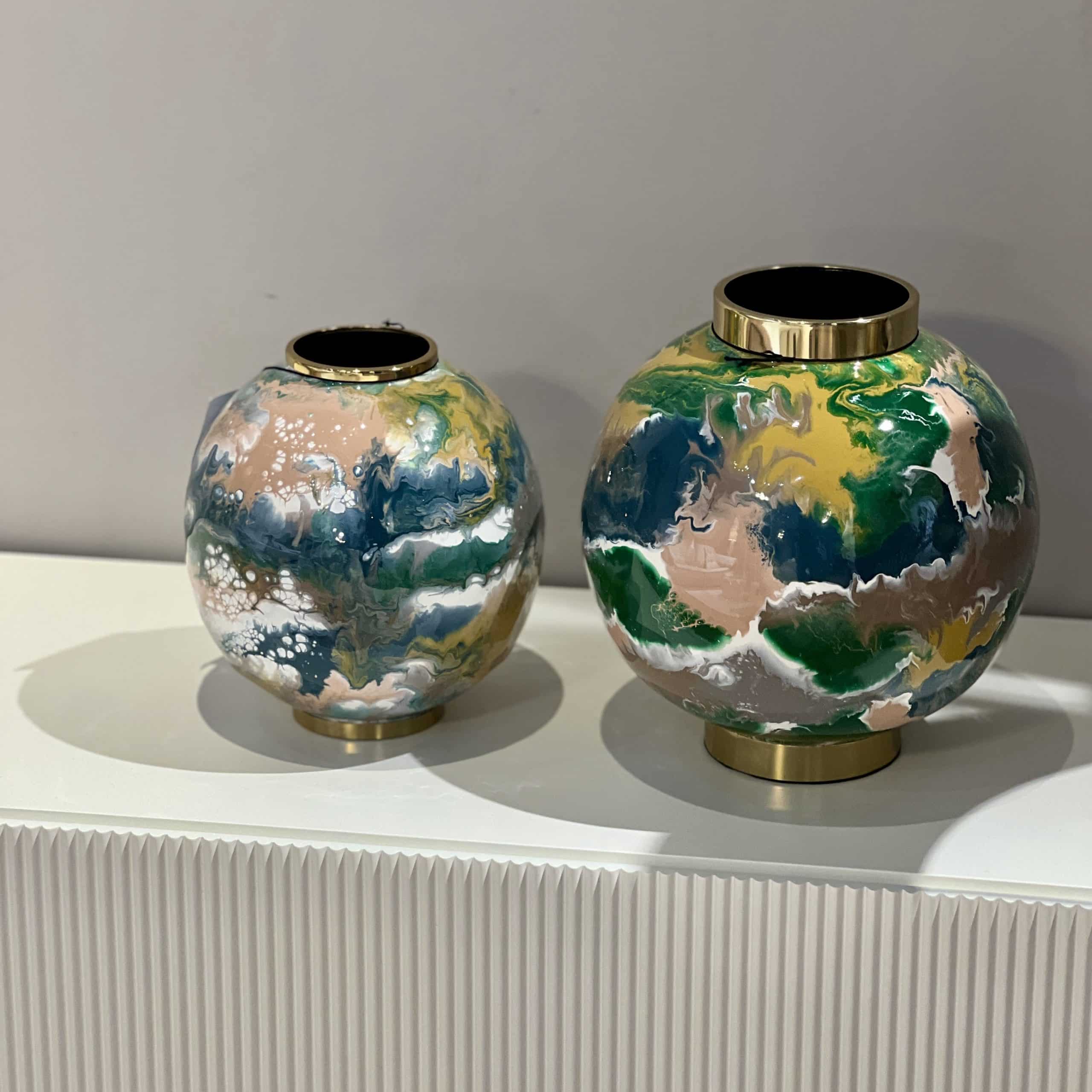 כד עגול מתכת צבעוני דגם ראבי כד עגול מתכת צבעוני דגם ראבי