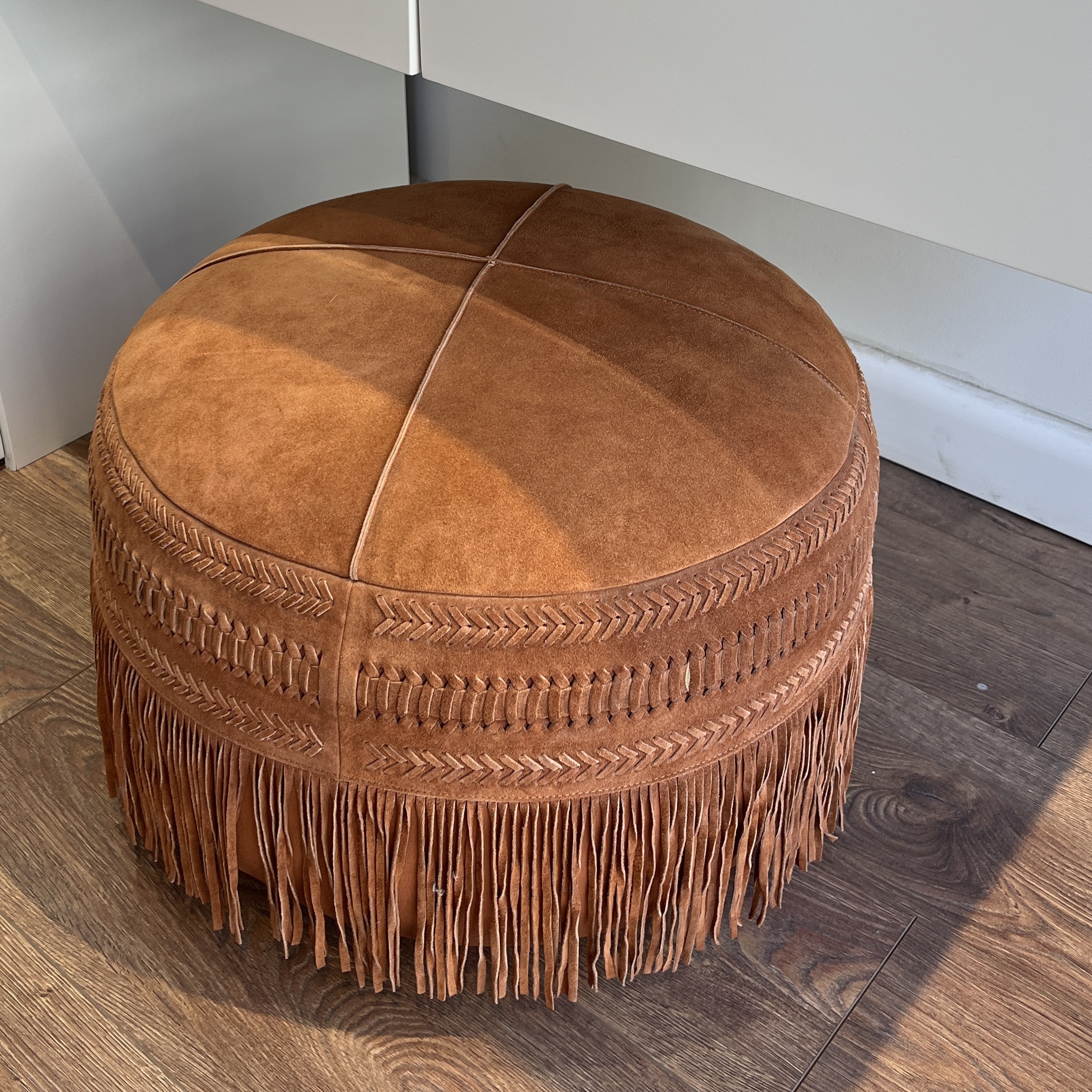 פוף עור ווסט פרנזים כאמל פוף עור ווסט פרנזים כאמל