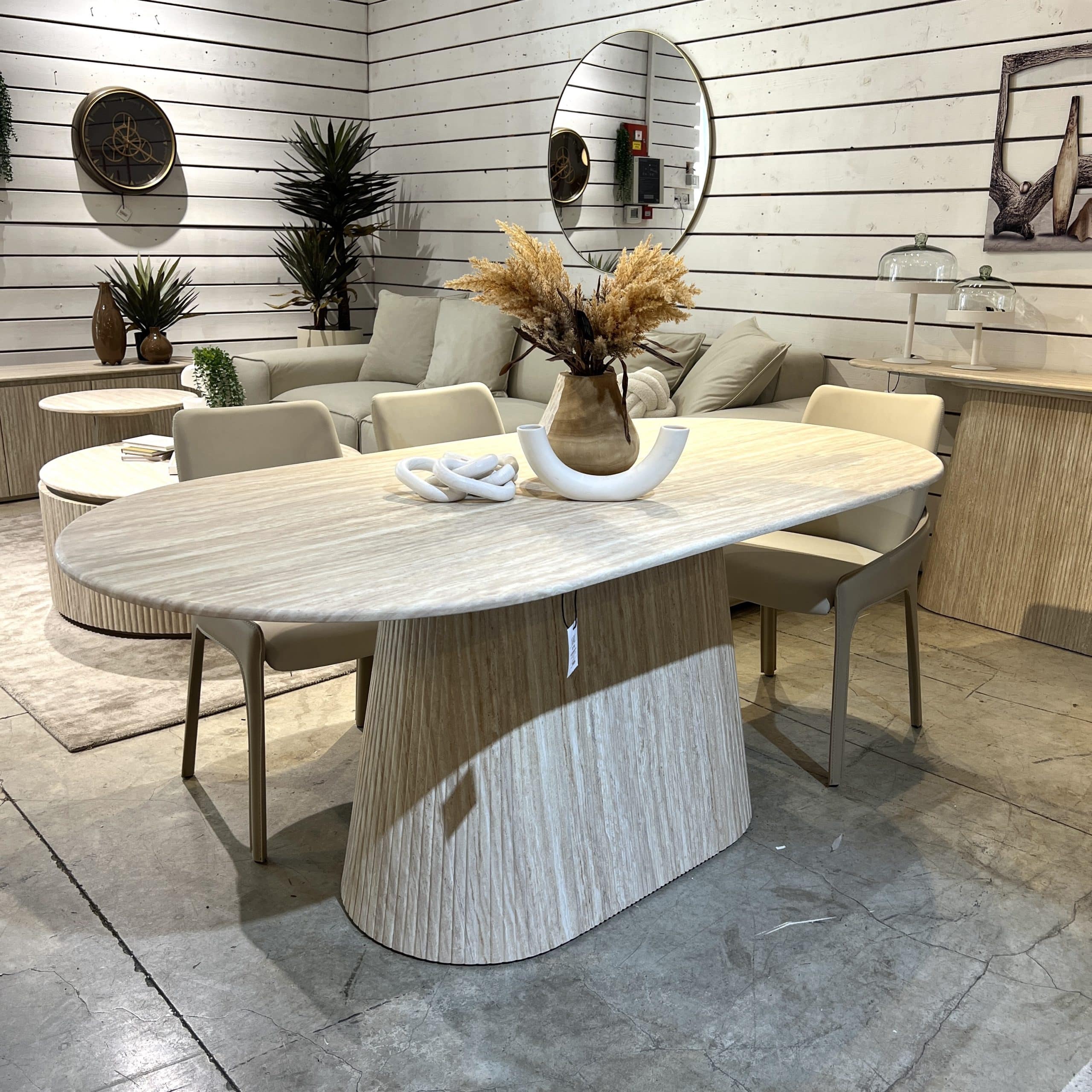 שולחן אוכל מלבני פינות מעוגלות טרוורטין דגם סלינה שולחן אוכל מלבני פינות מעוגלות טרוורטין דגם סלינה