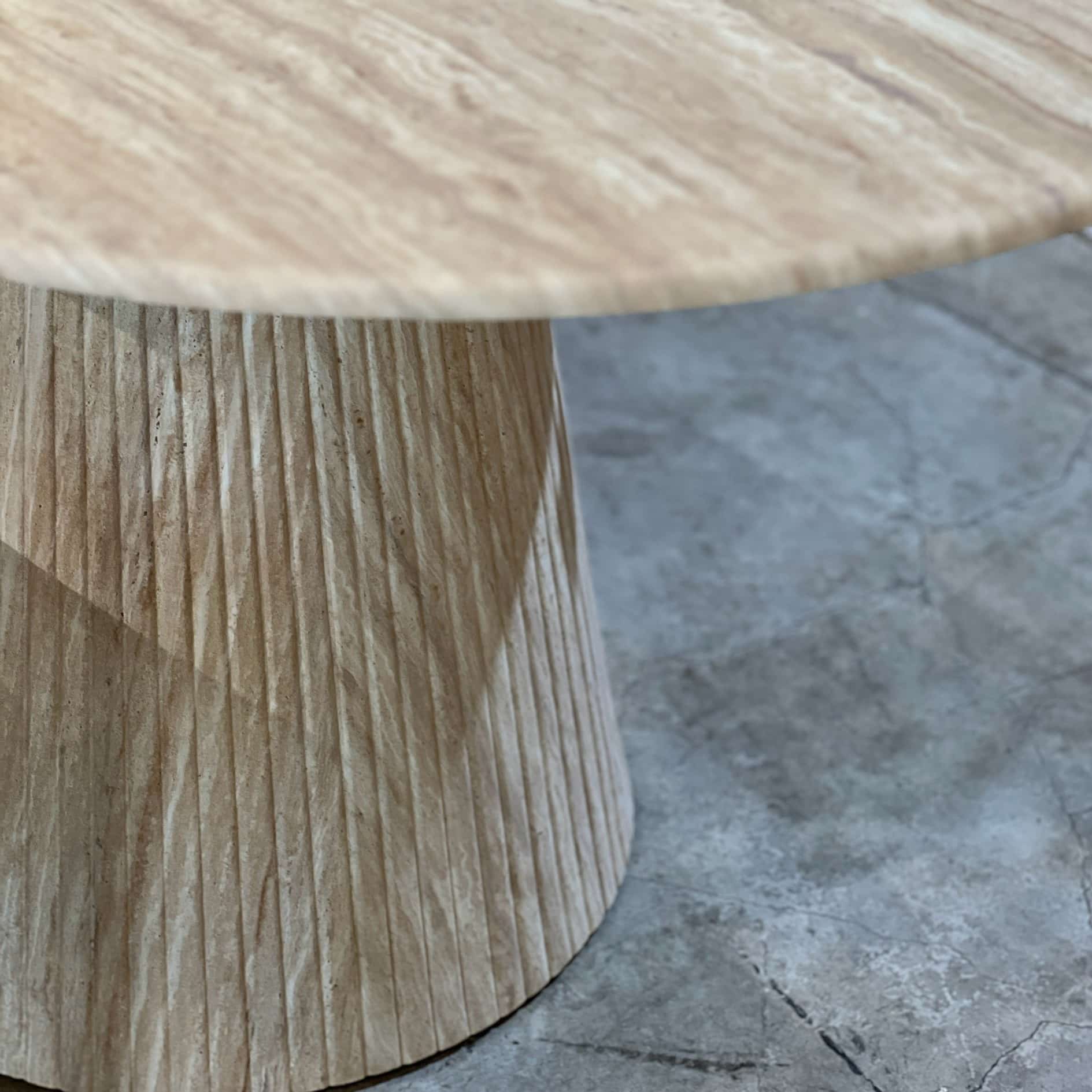 שולחן אוכל עגול טרוורטין דגם סלינה