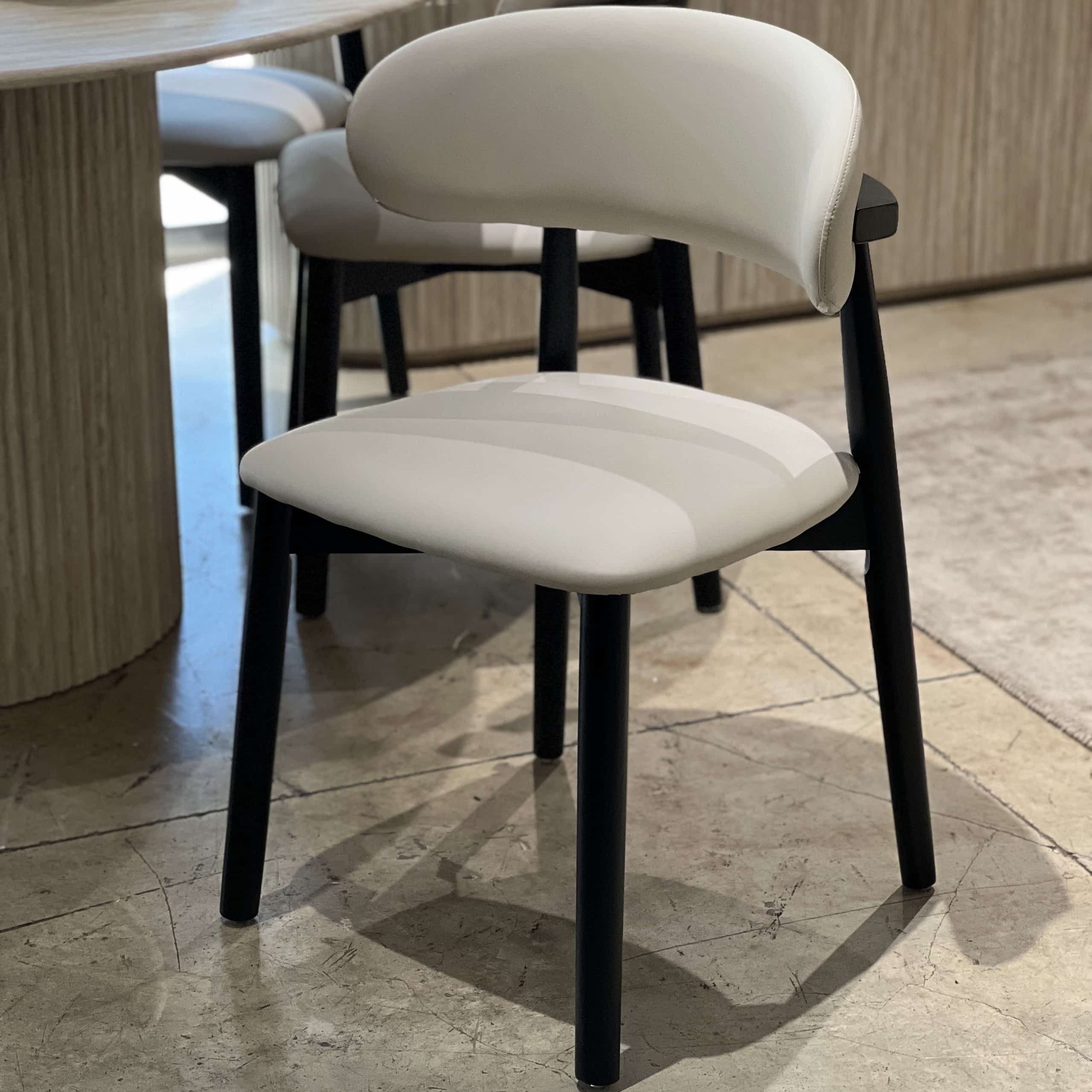 כיסא וינו דמוי עור אבן דגם סופיטל | חיסול 4 אחרונים! כיסא וינו דמוי עור אבן דגם סופיטל | חיסול 4 אחרונים!